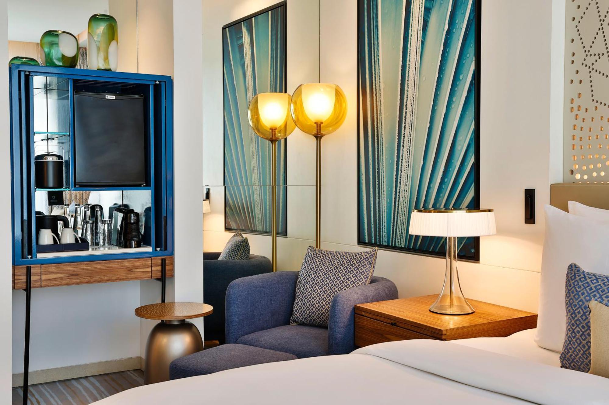 Suite mit 1 Schlafzimmer, Kingsize-Bett, Balkon und Stadtblick