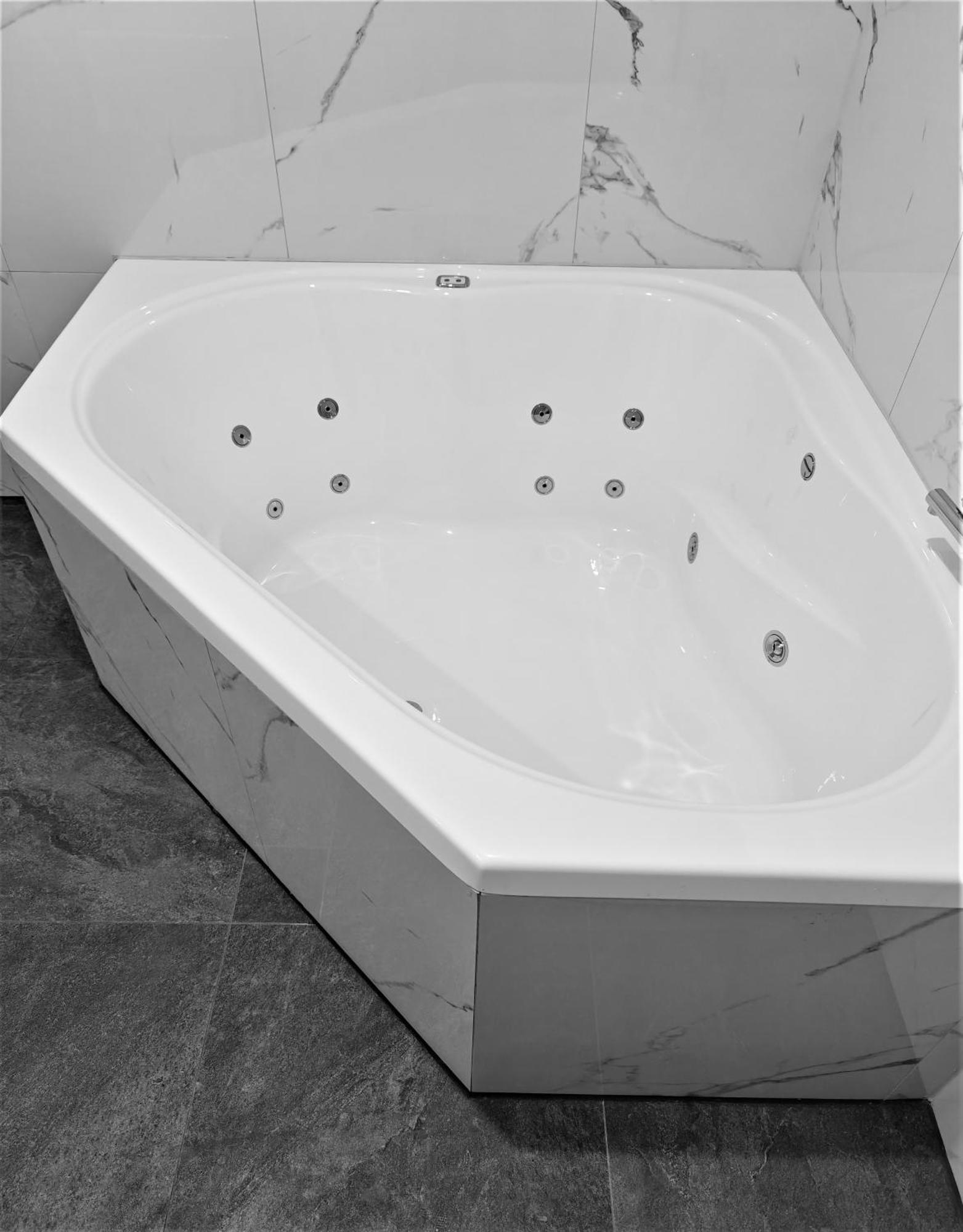 Queen Room with Spa Bath,1633690632:JPEG