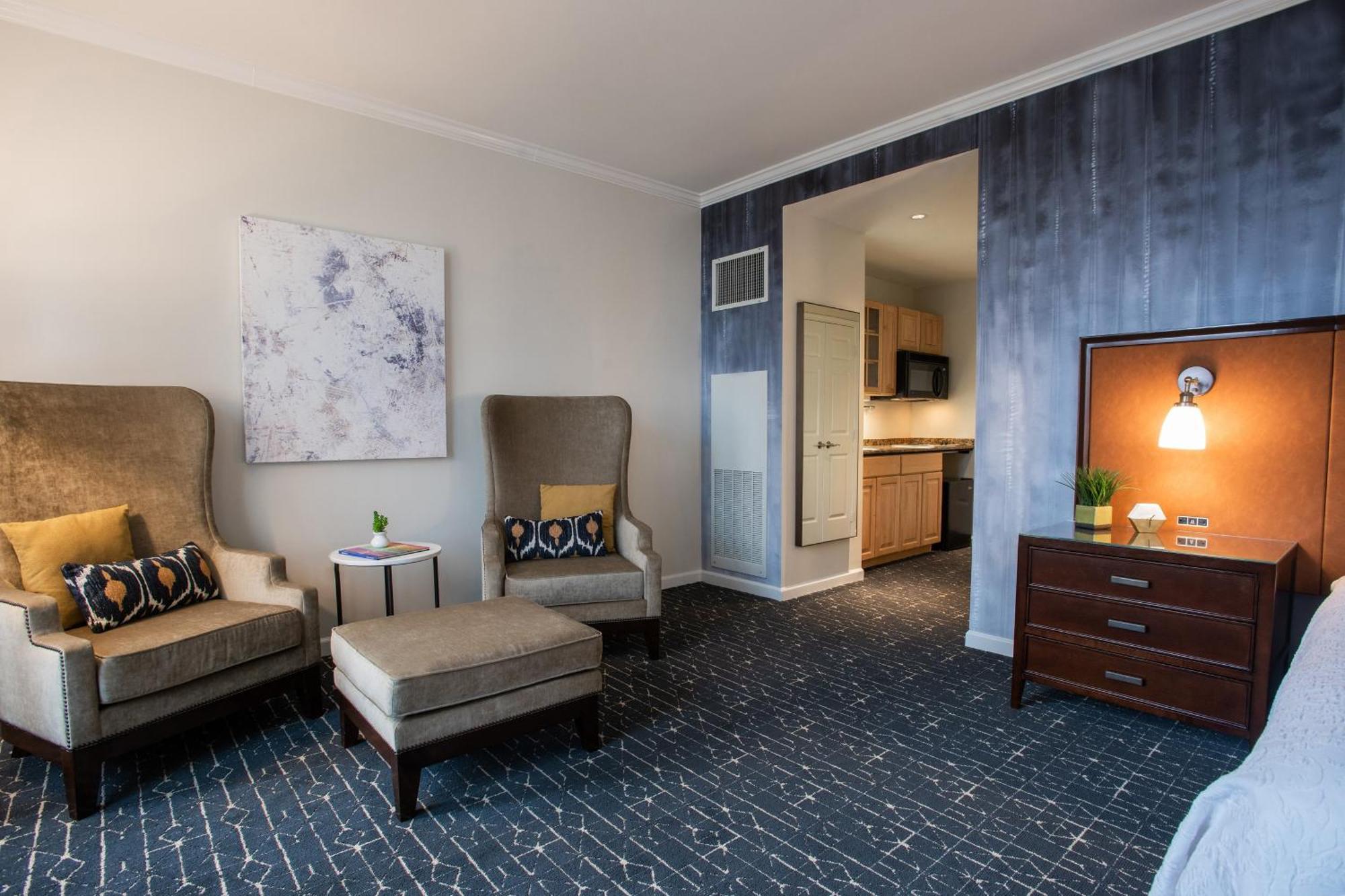 One Bedroom King Suite City View