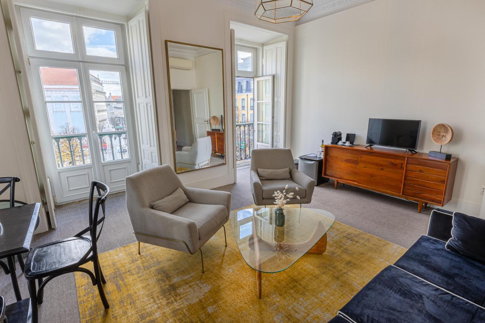 Deluxe Suite Square View
