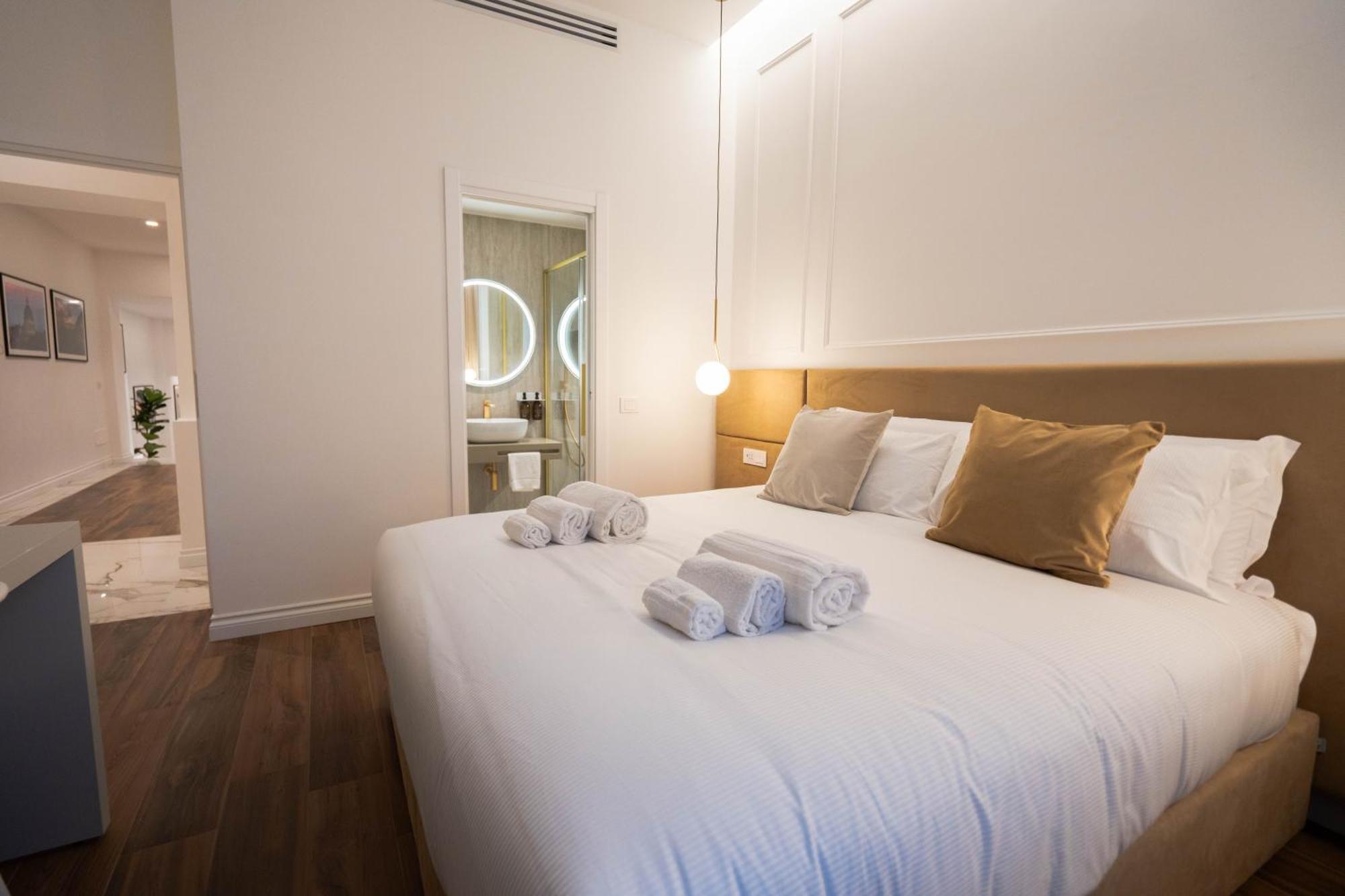 Deluxe Double or Twin Room City View