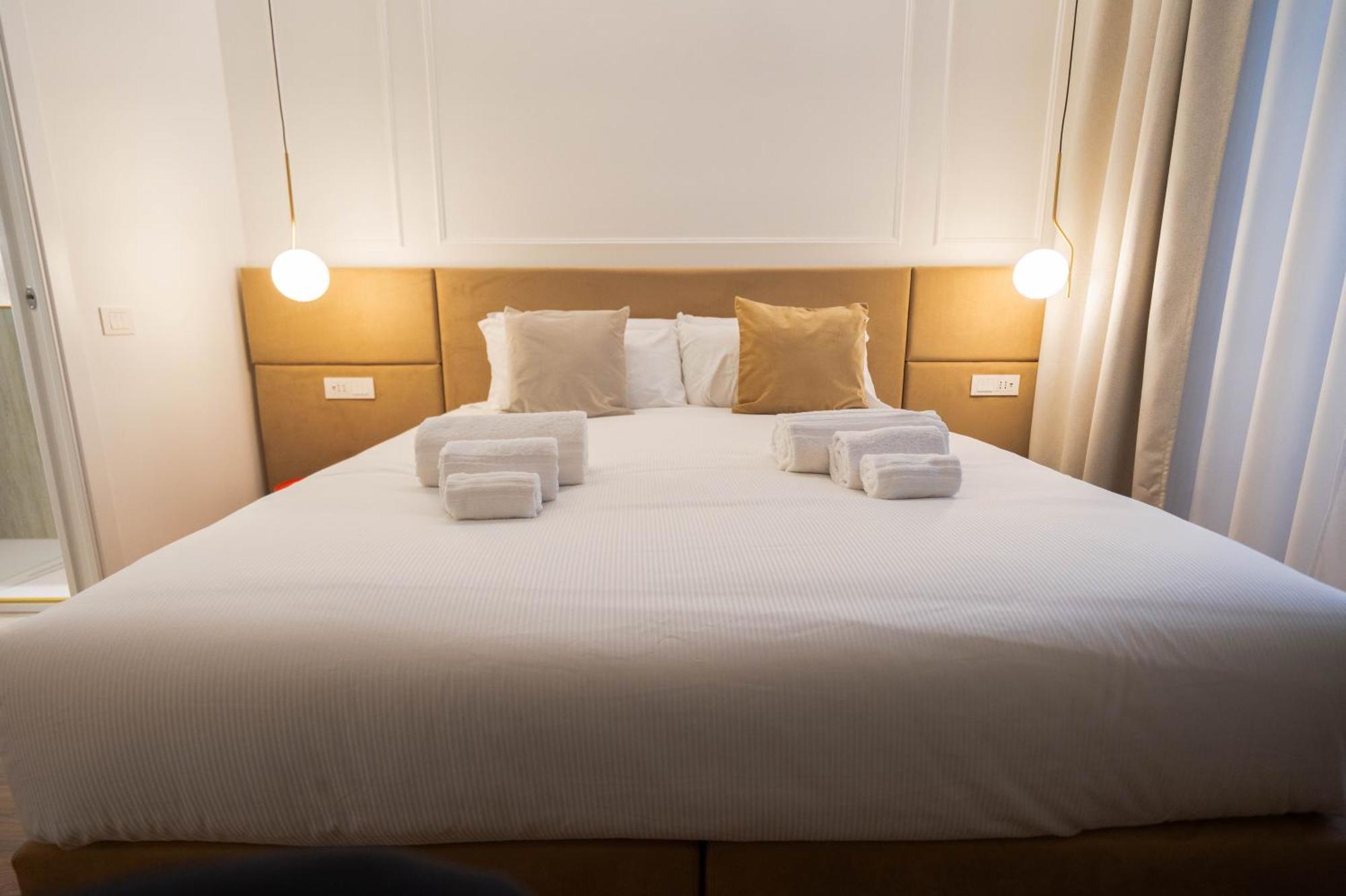 Deluxe Double or Twin Room City View