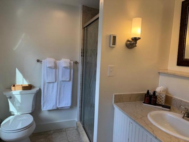 Queen Room,1635963694:JPEG