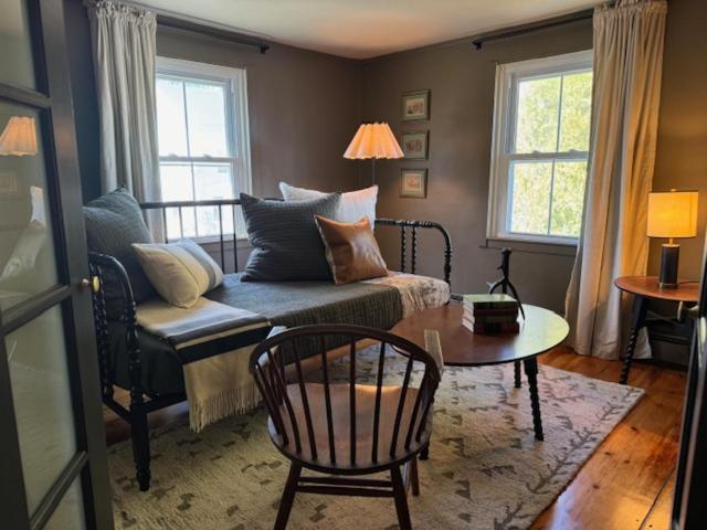 Two-Bedroom Suite,1635963734:JPEG