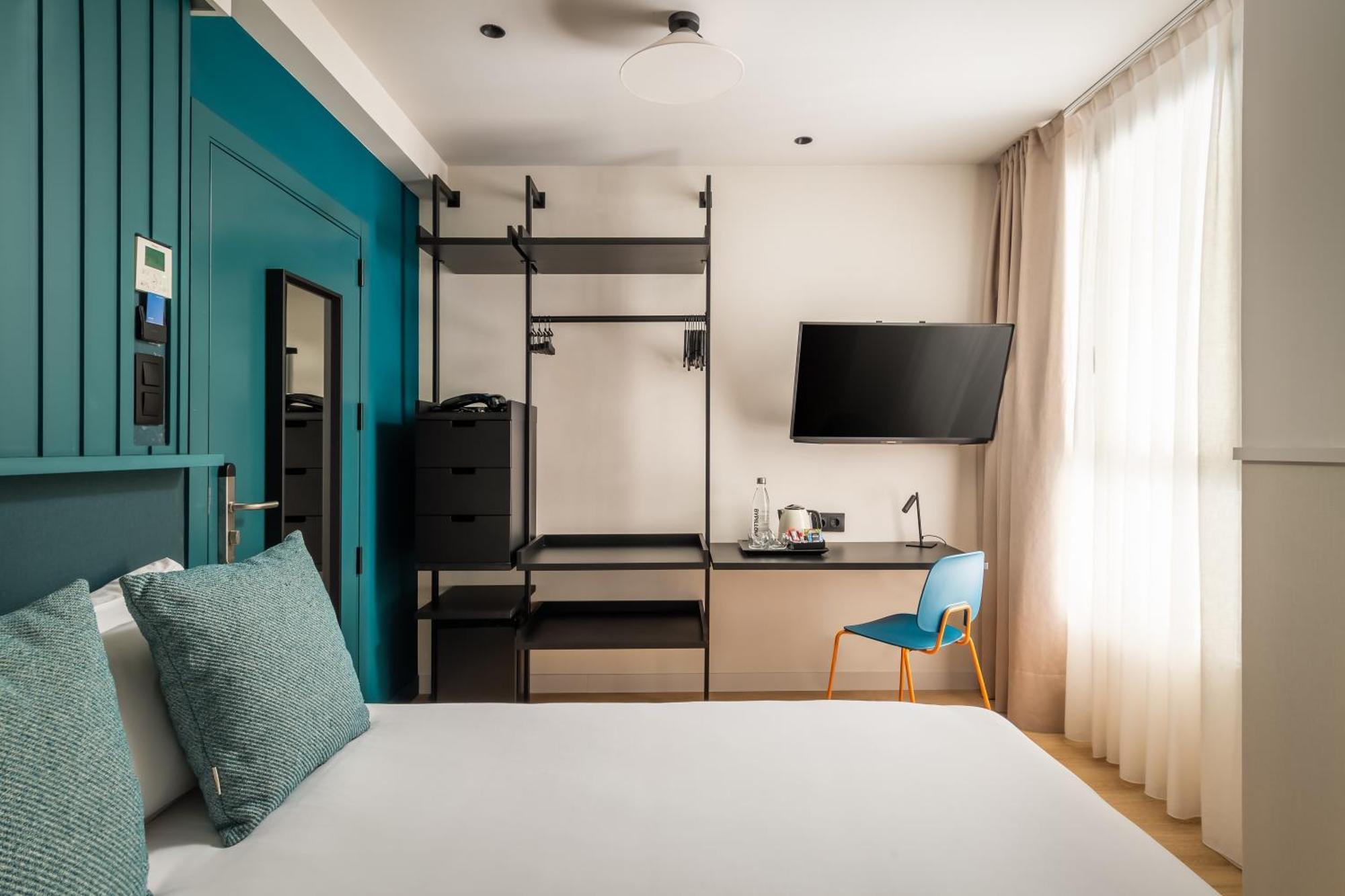 Double Room,1743990599:JPEG