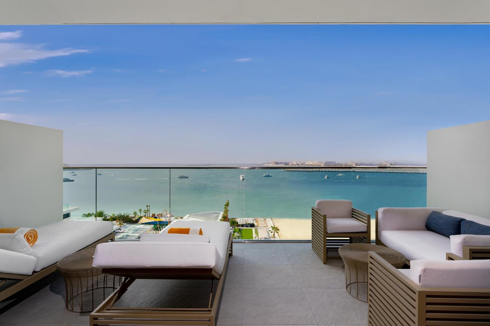 Luxe Sea View Twin Beds