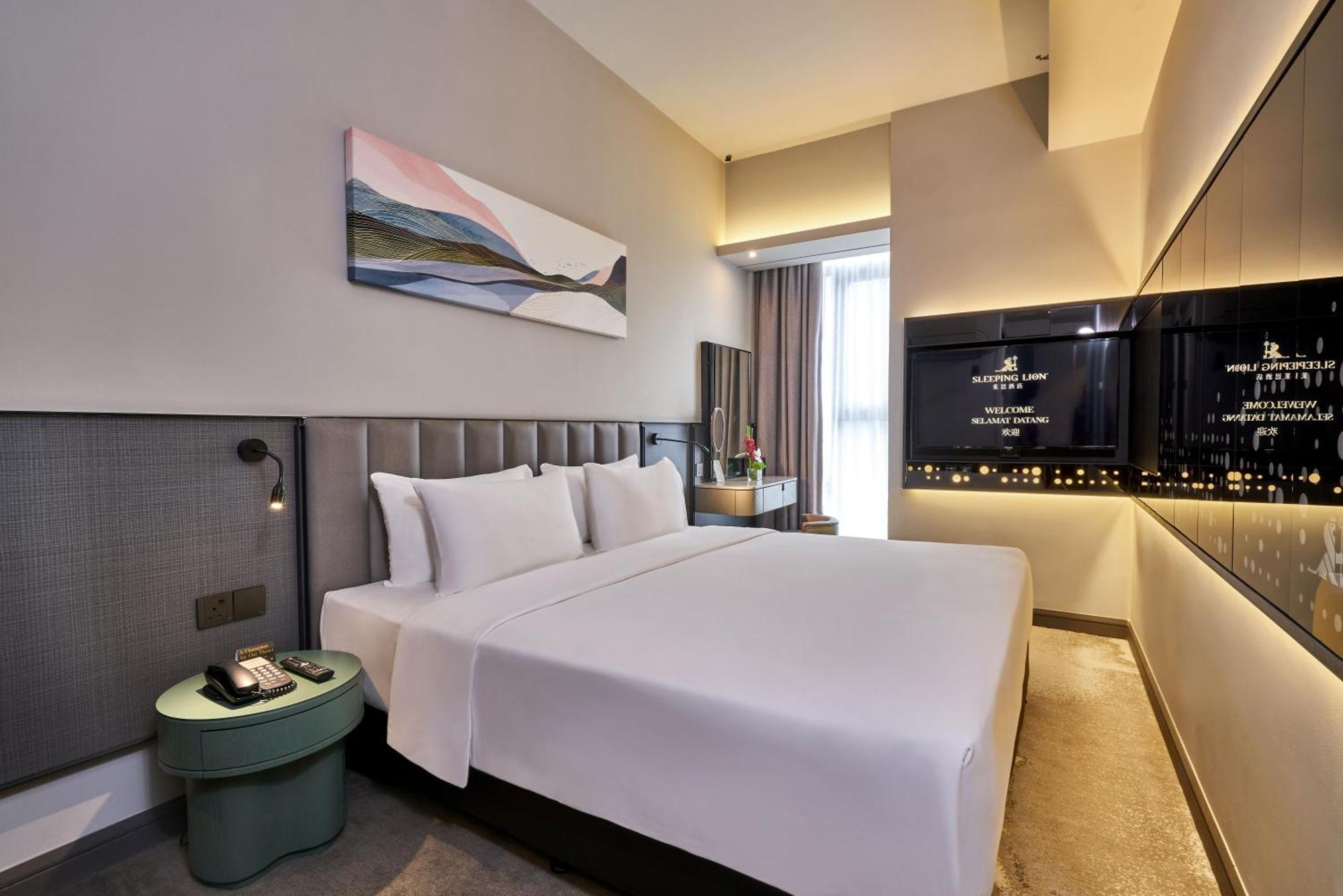 Junior Deluxe King Room