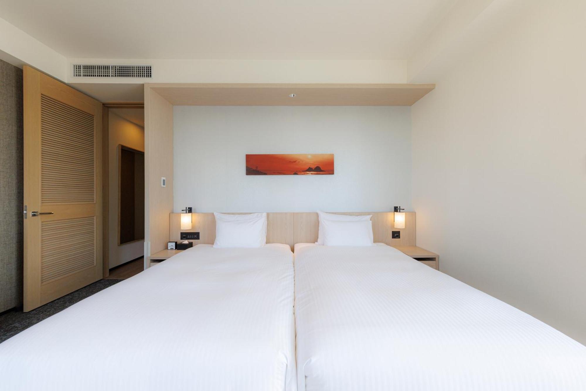 Deluxe Hollywood Twin Room Non-Smoking