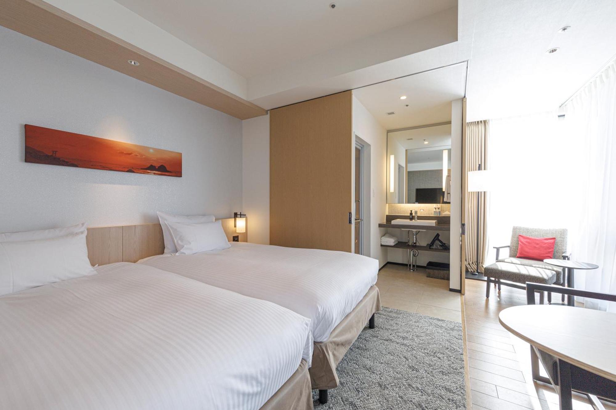 Deluxe Hollywood Twin Room Non-Smoking