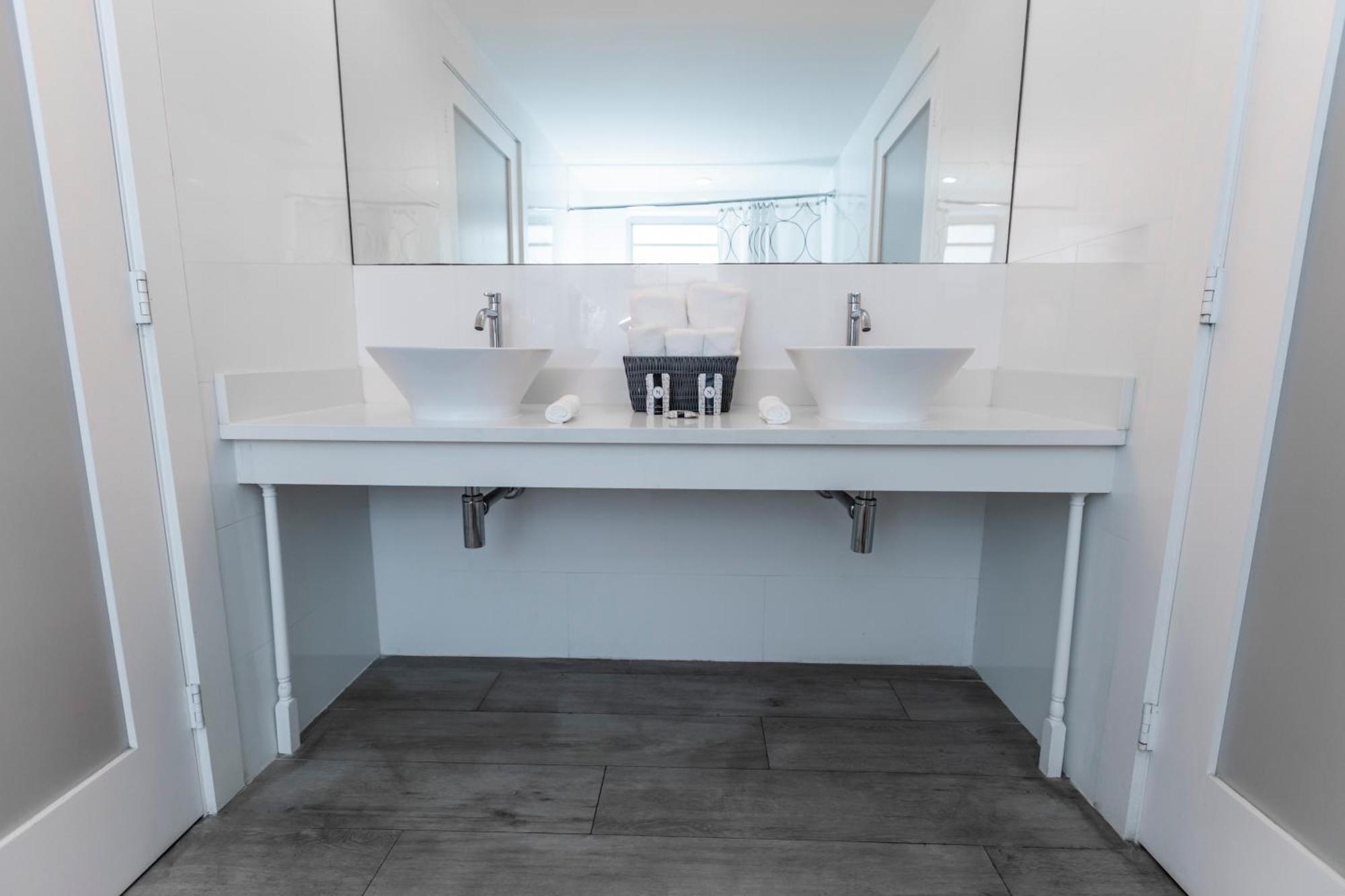 One Bedroom Queen Suite