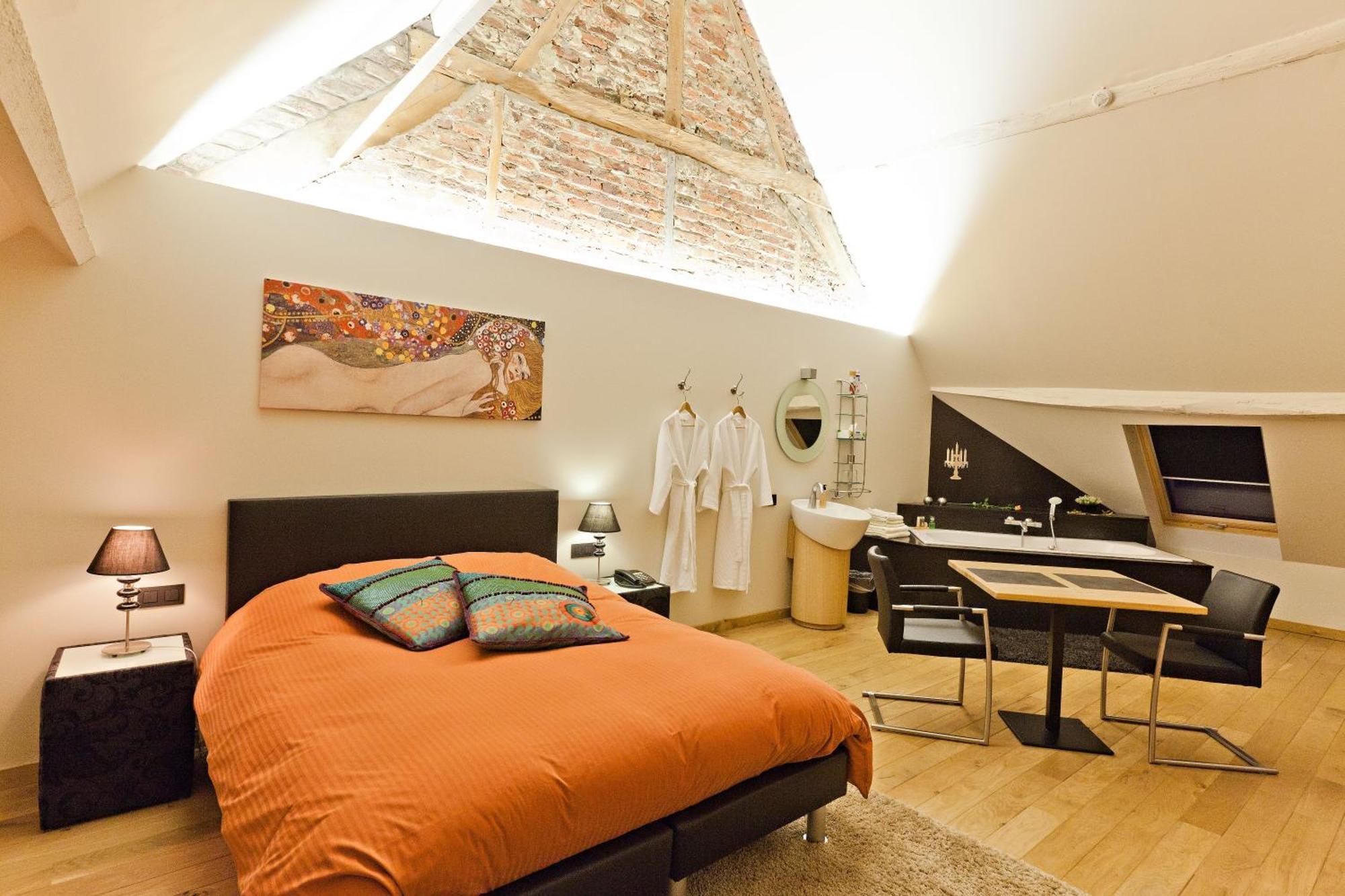 King Room with Spa Bath