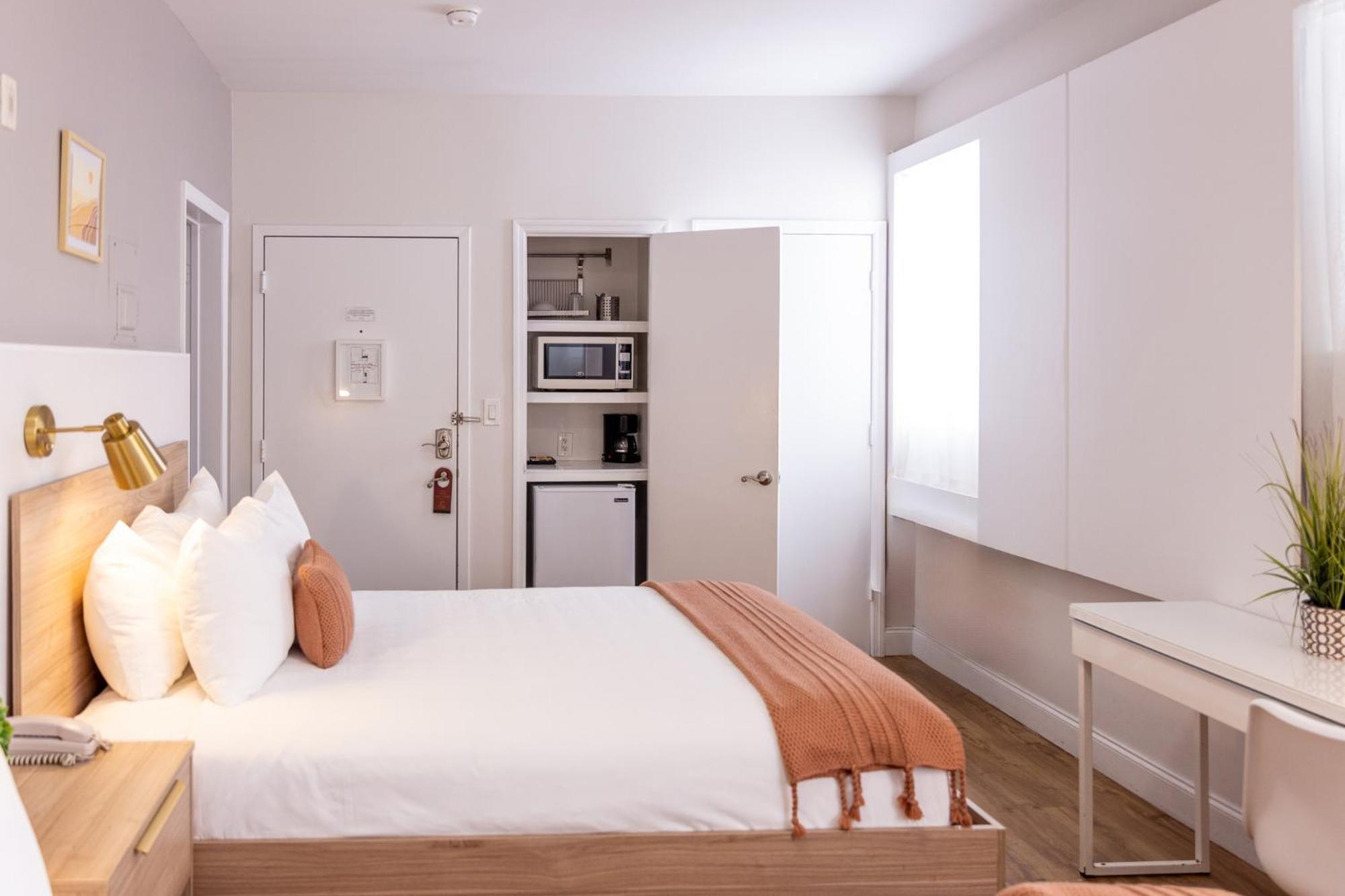 Deluxe Double Two Queen Beds
