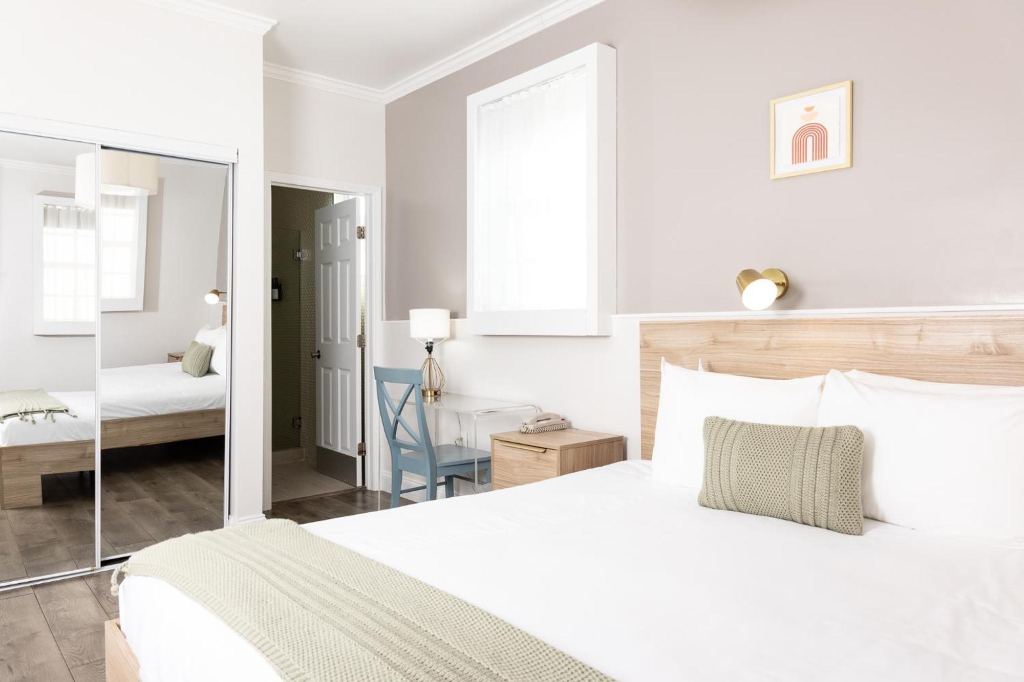 Deluxe Room One Queen Bed