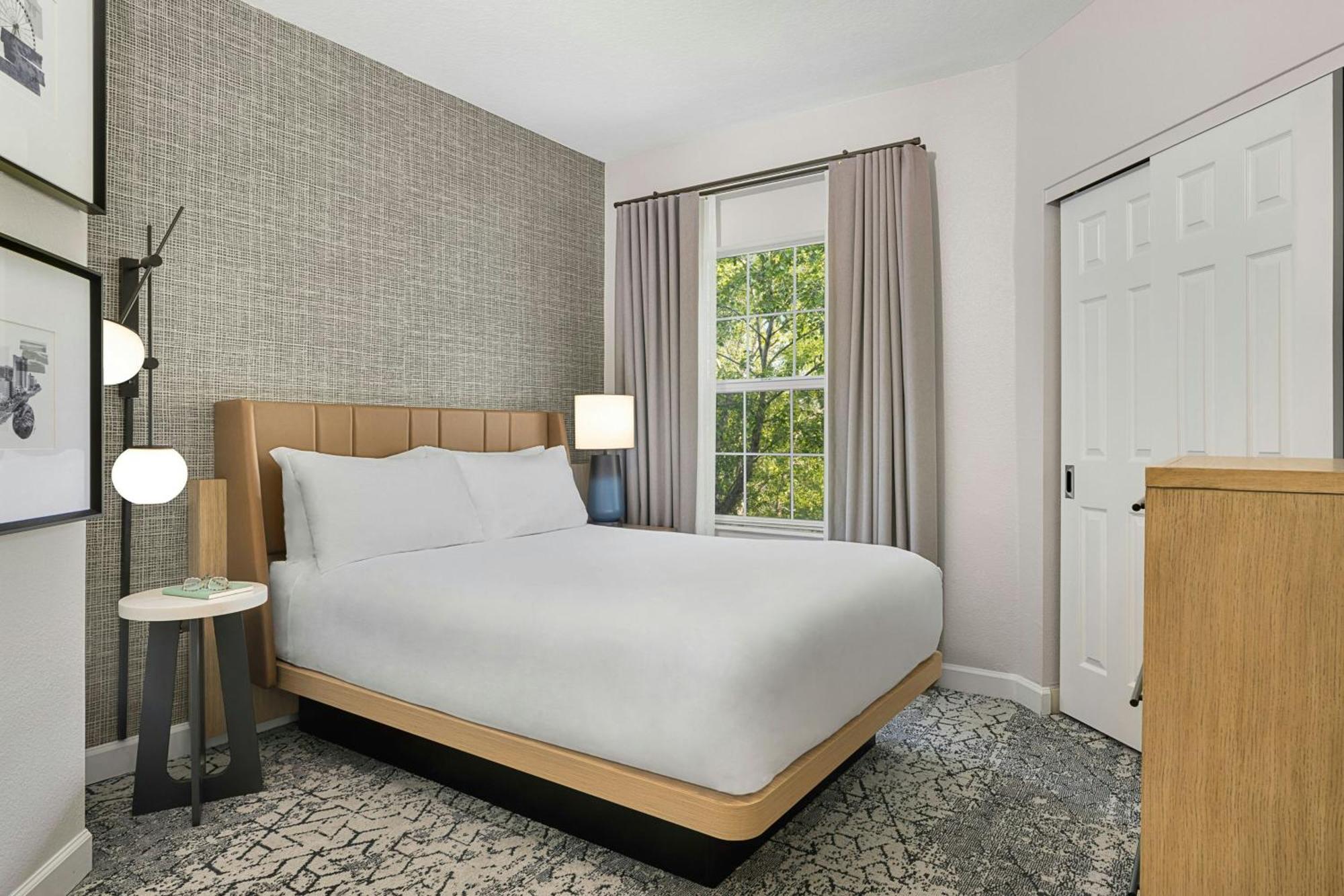 One-Bedroom Smaller Queen Villa