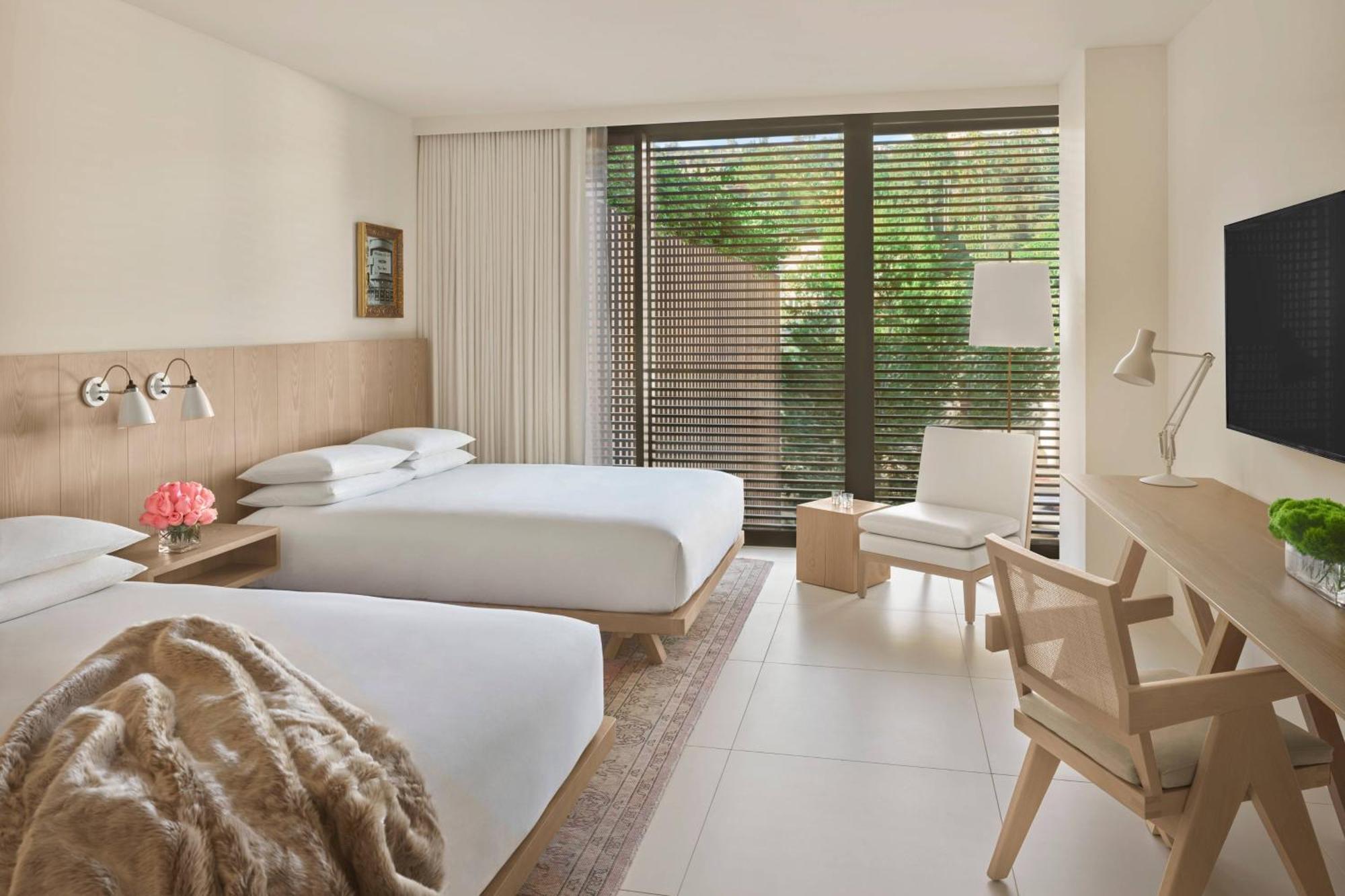 Deluxe Double Queen Room