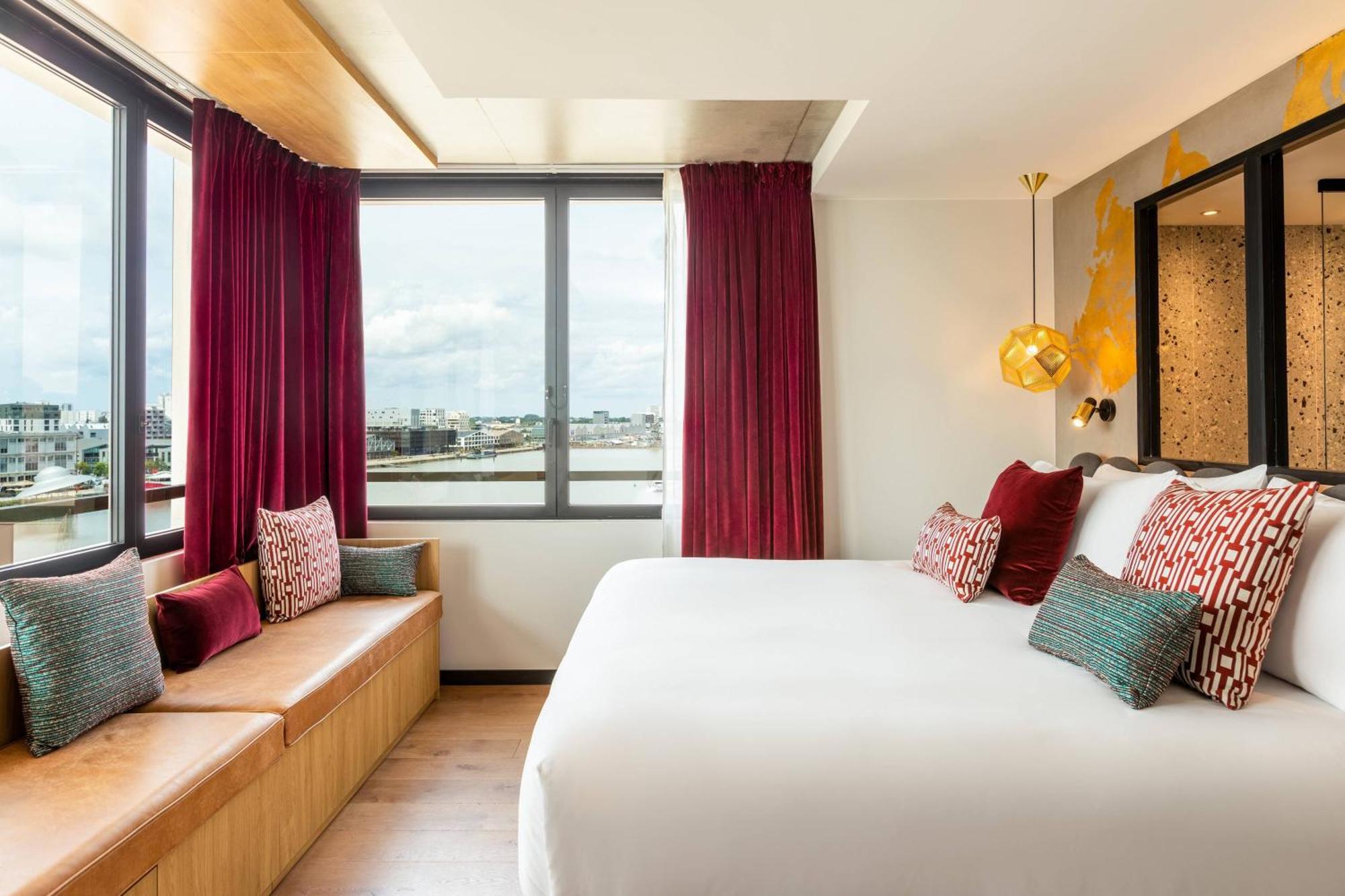La Galerie Room Larger Room King Bed City View