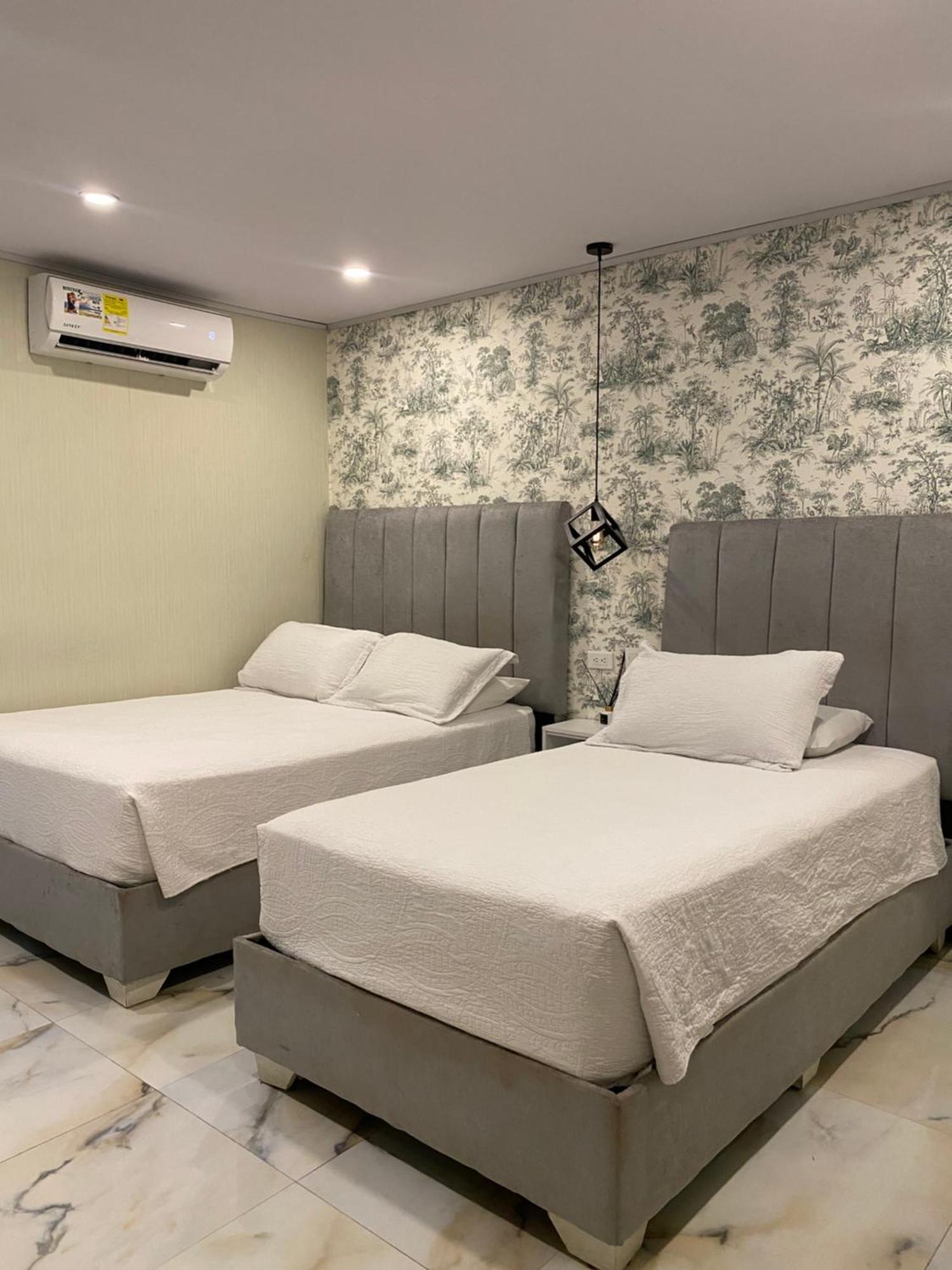 Quarto Triplo com Banheiro Privativo