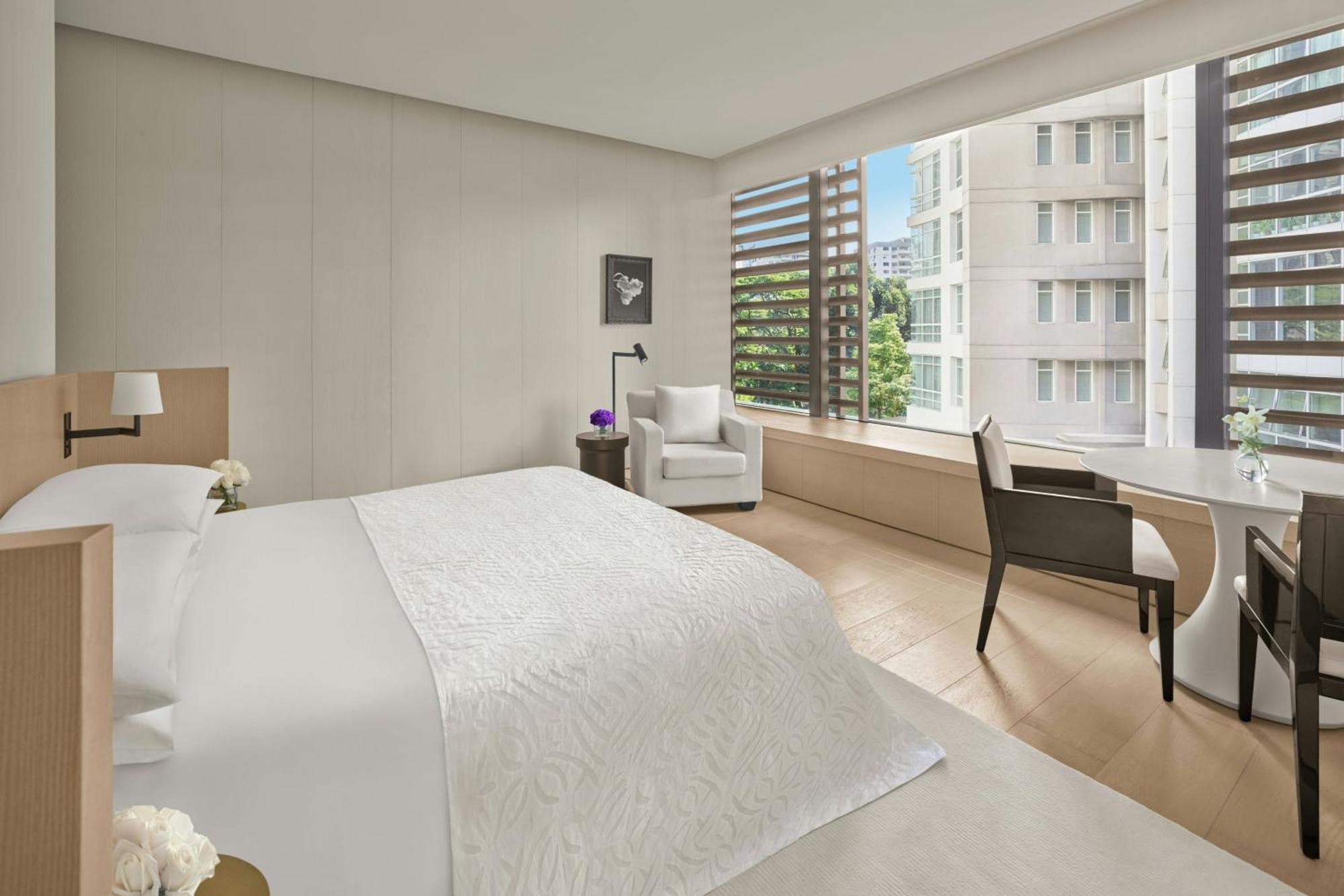 Superior King Guest room 1 King Urban view