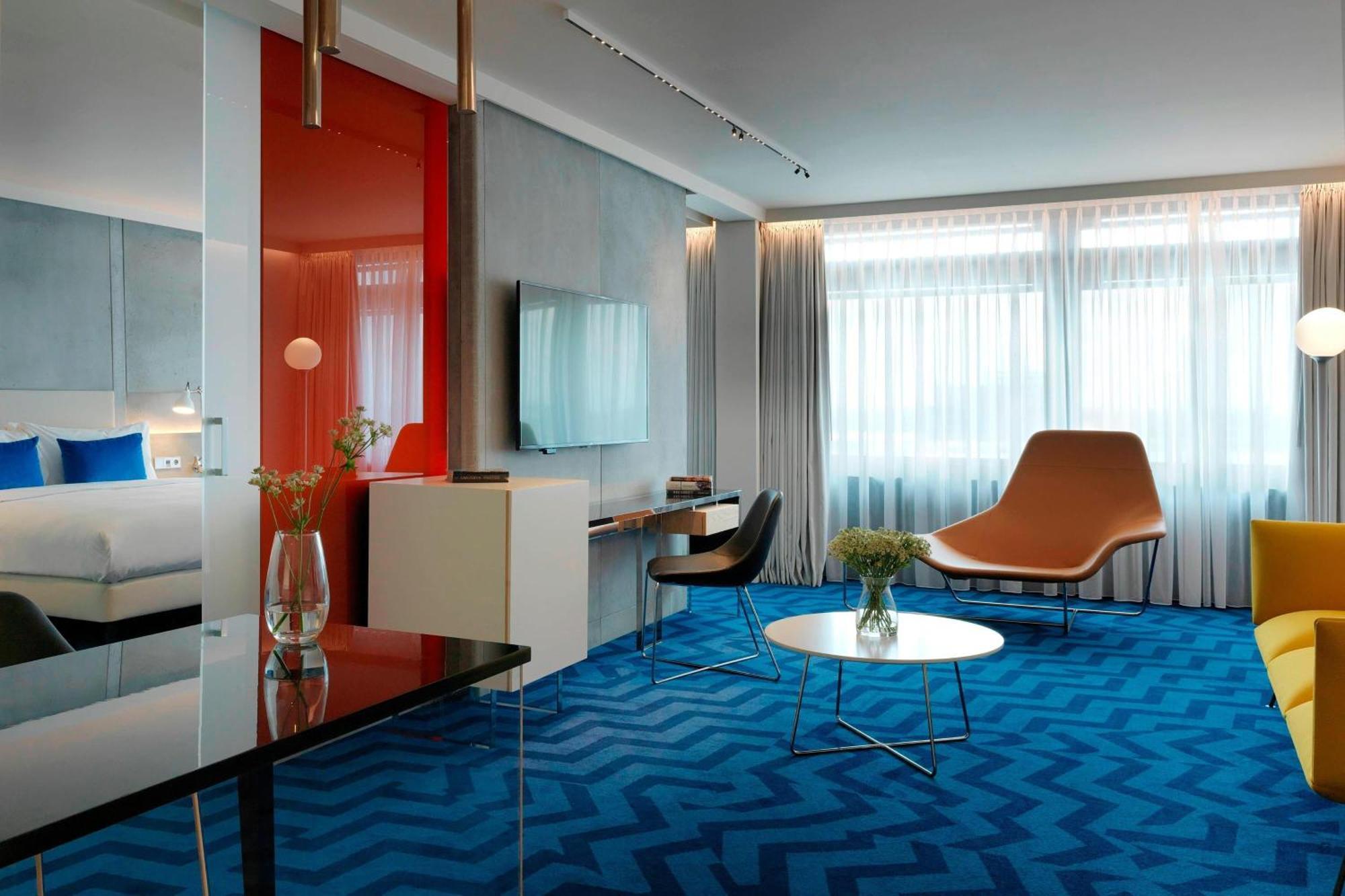 King Executive Suite Lounge Access