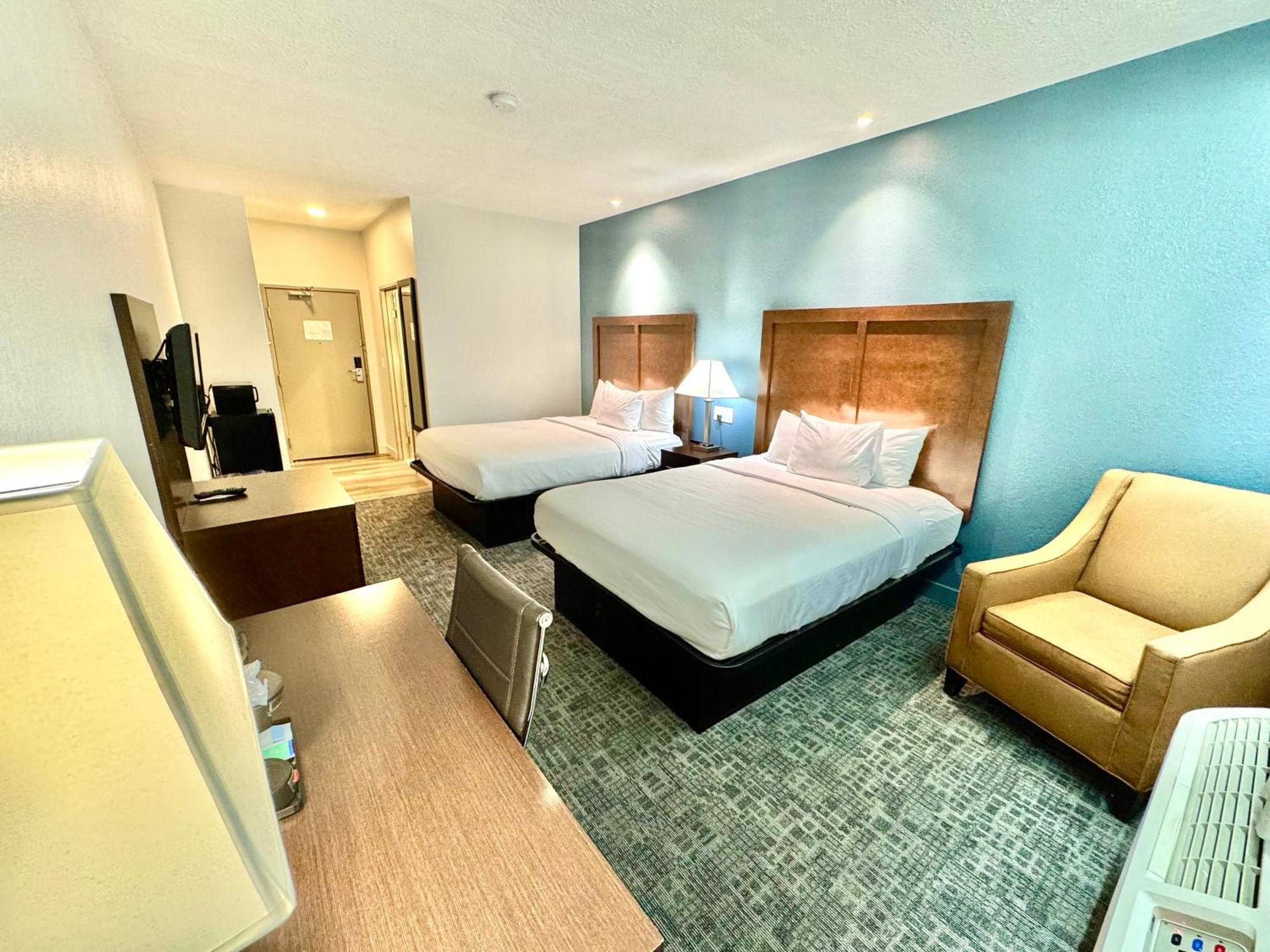 Queen Room with Two Queen Beds - Non-Smoking,1645692495:JPEG