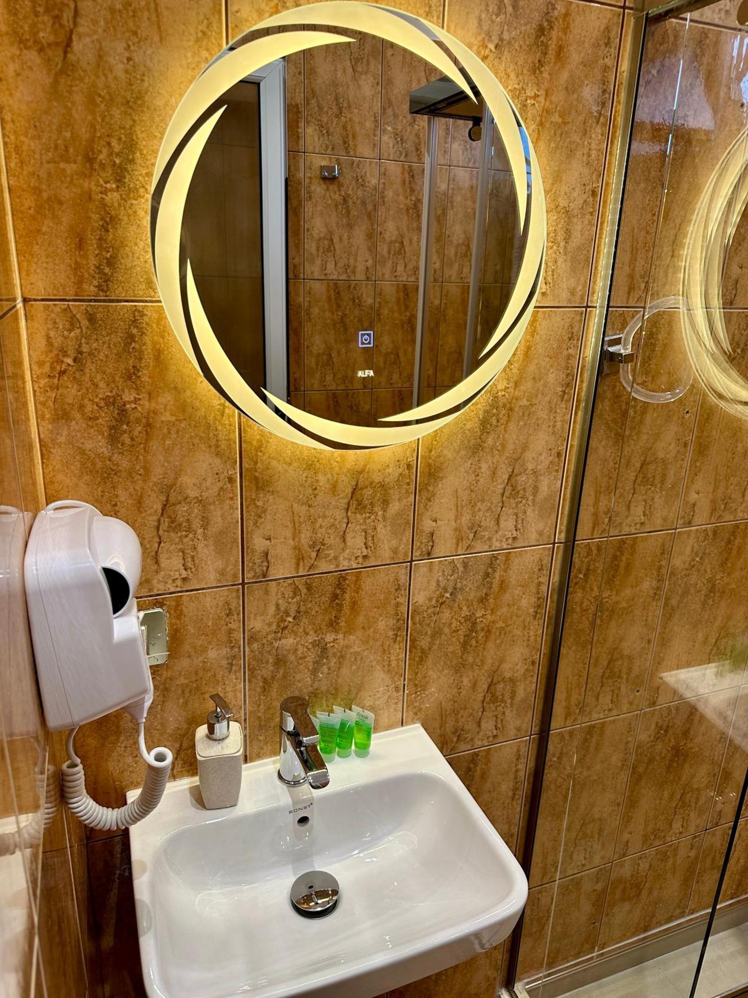 Double Room Private Bathroom