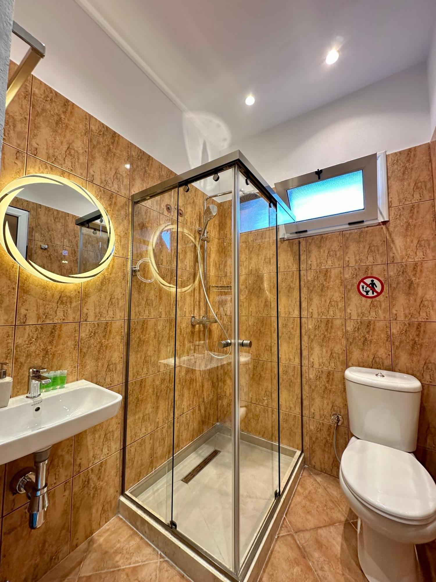 Double Room Private Bathroom