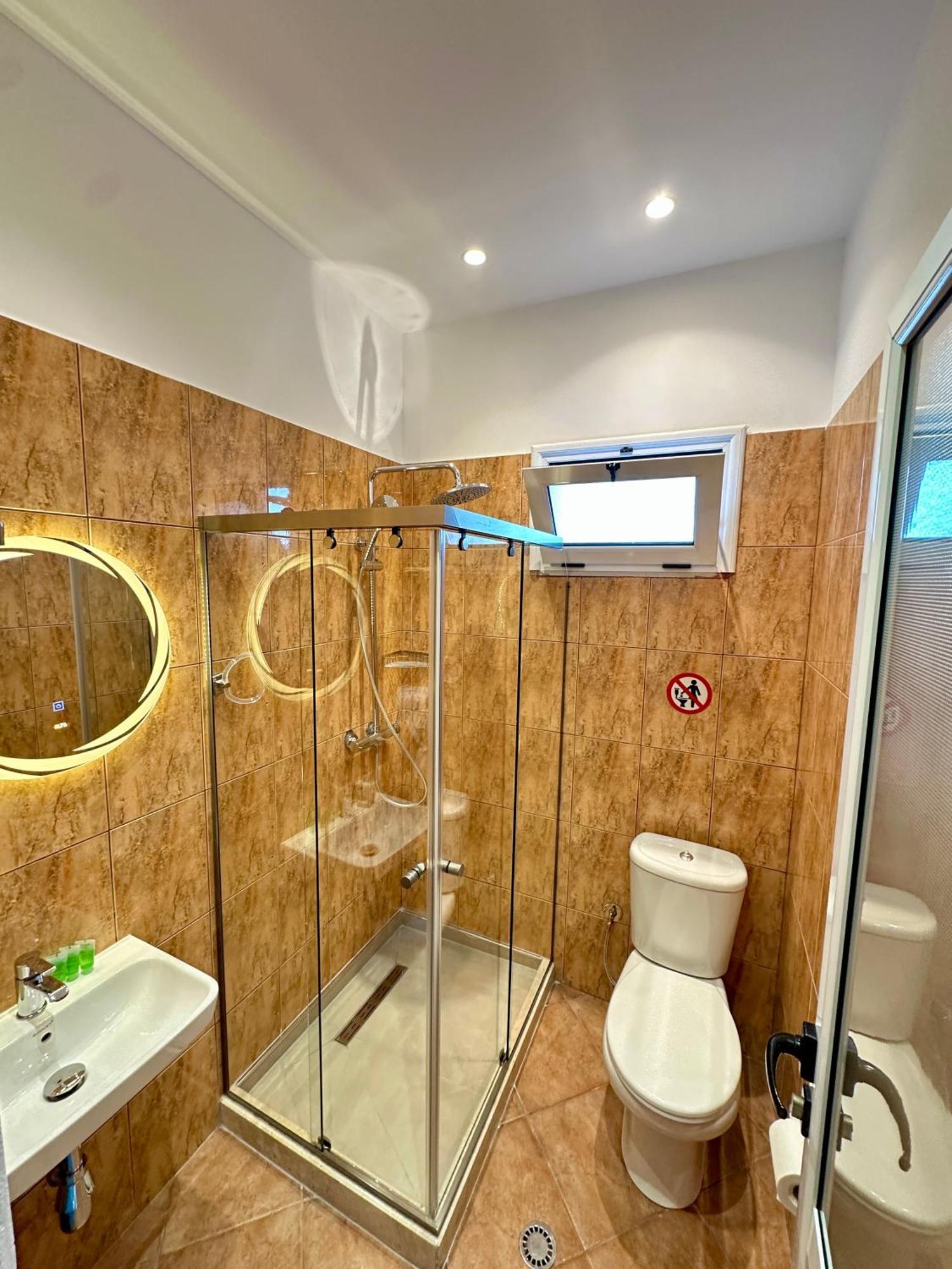 Double Room Private Bathroom