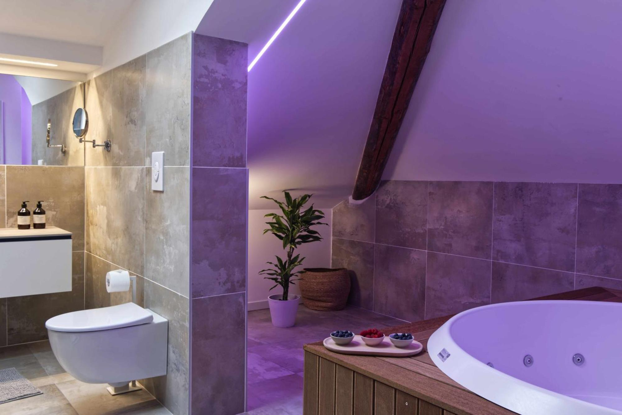Queen Suite Spa Bath