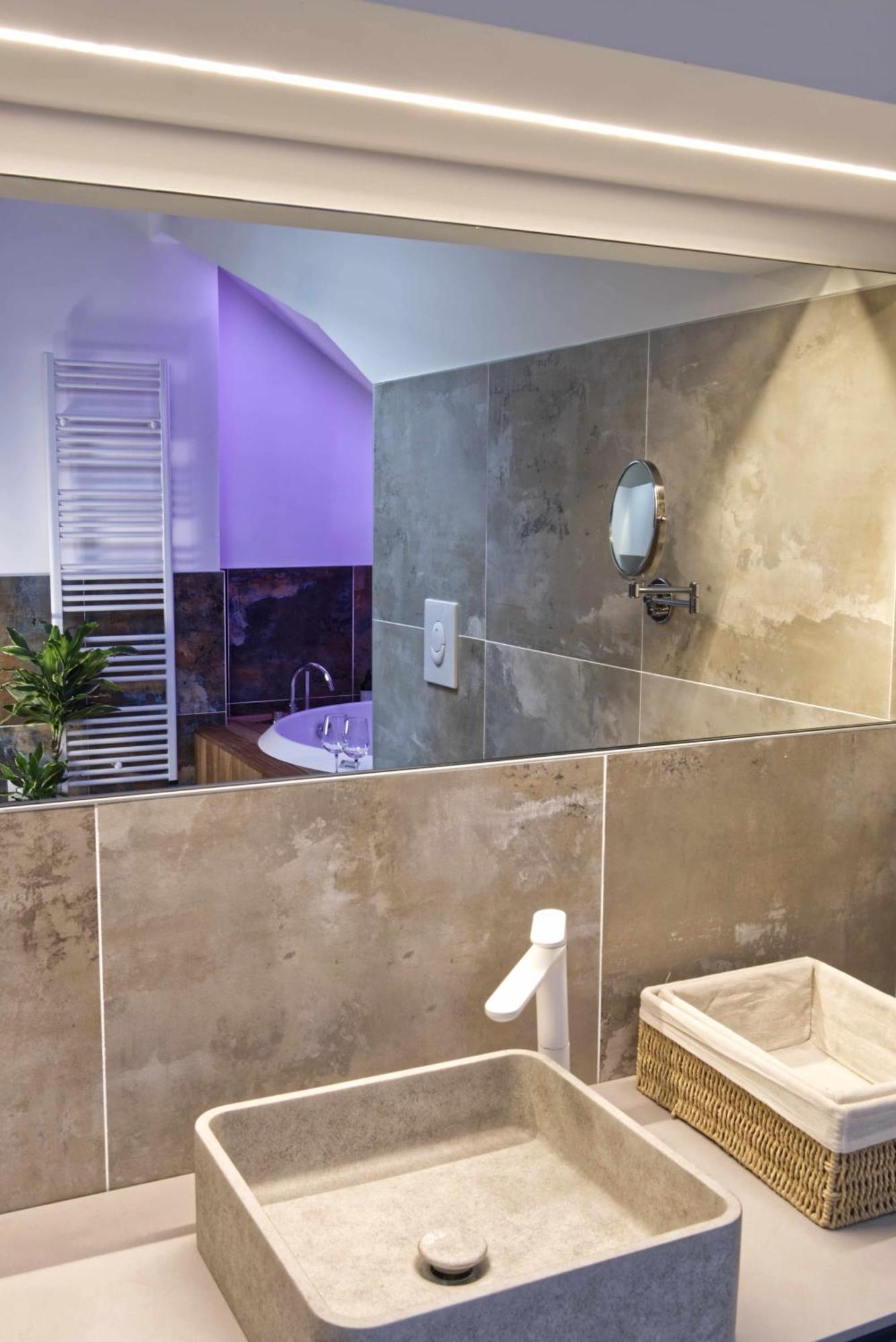 Queen Suite Spa Bath