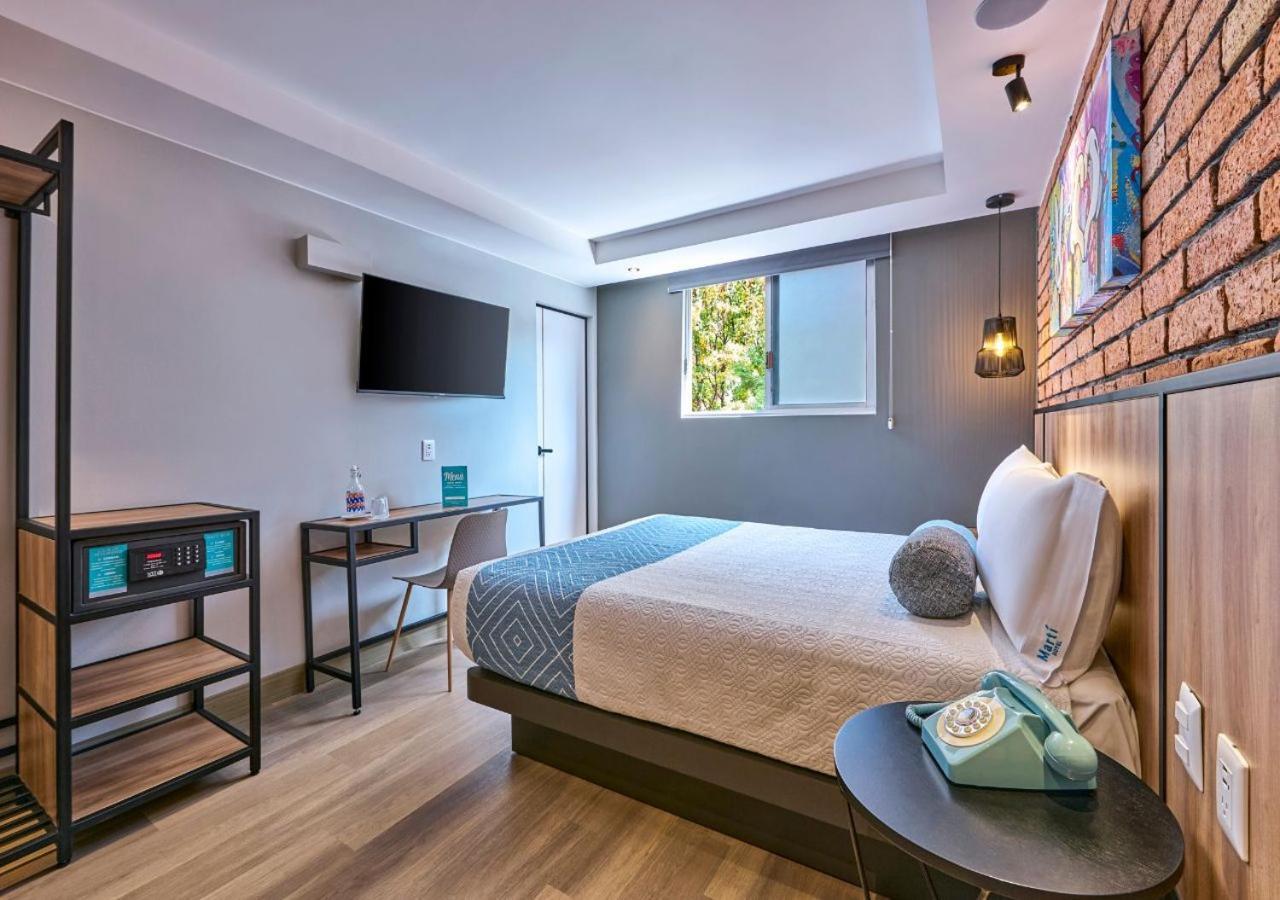 Standard Queen Room