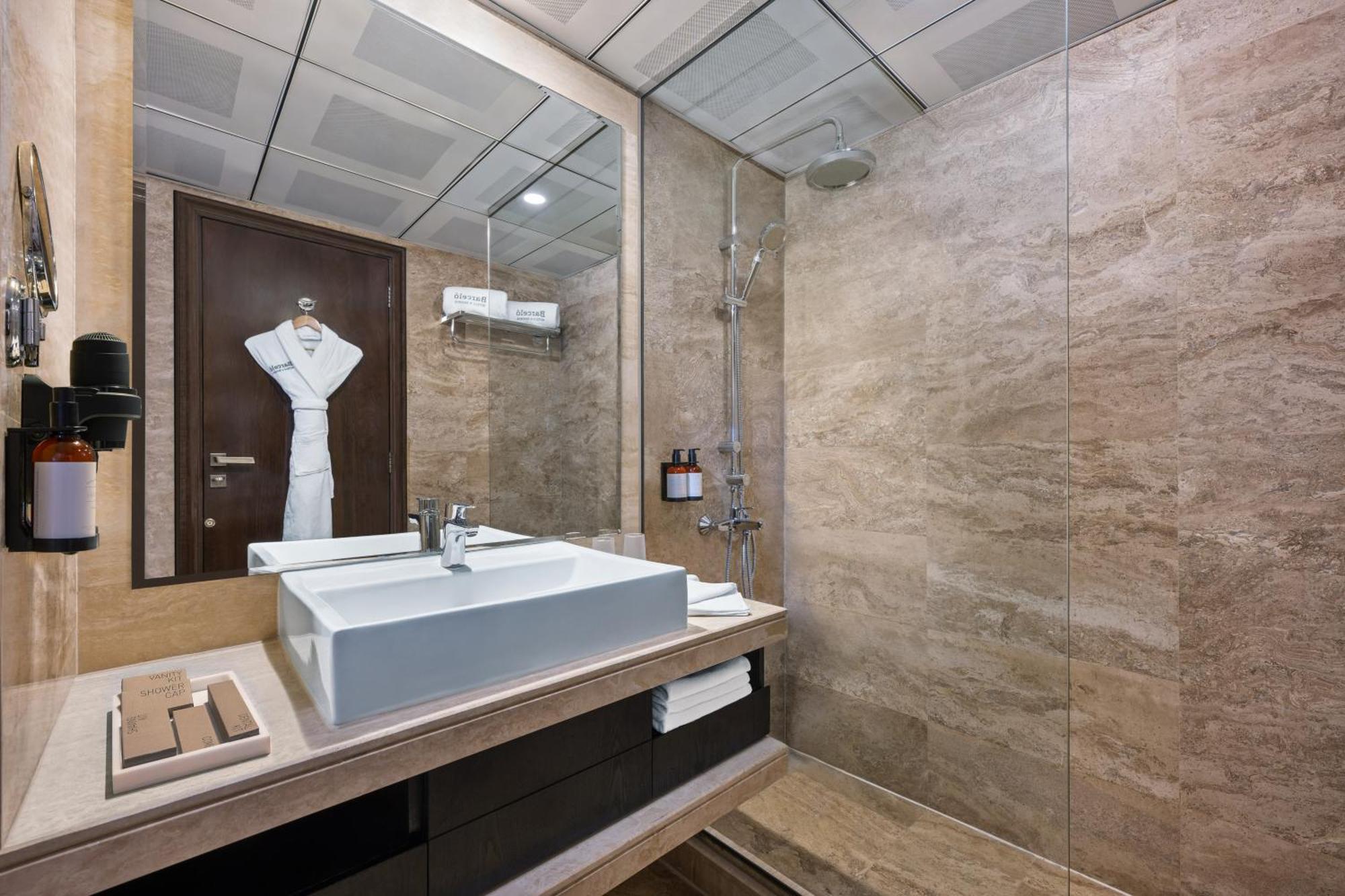 Deluxe Room F&B Complimentary Shuttle to Dubai Mall & La Mer Beach