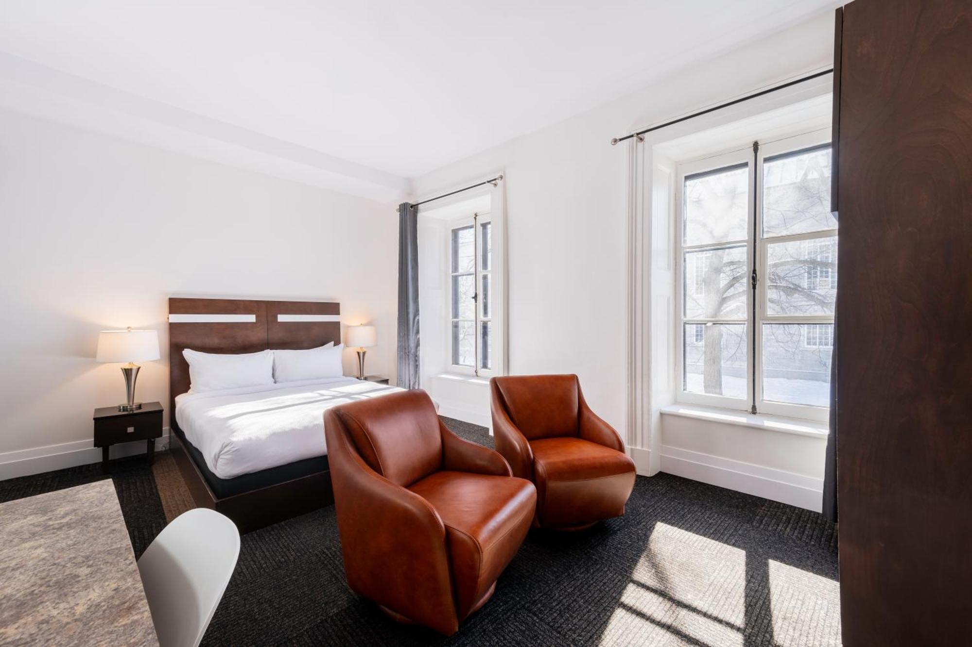 Deluxe Queen Room