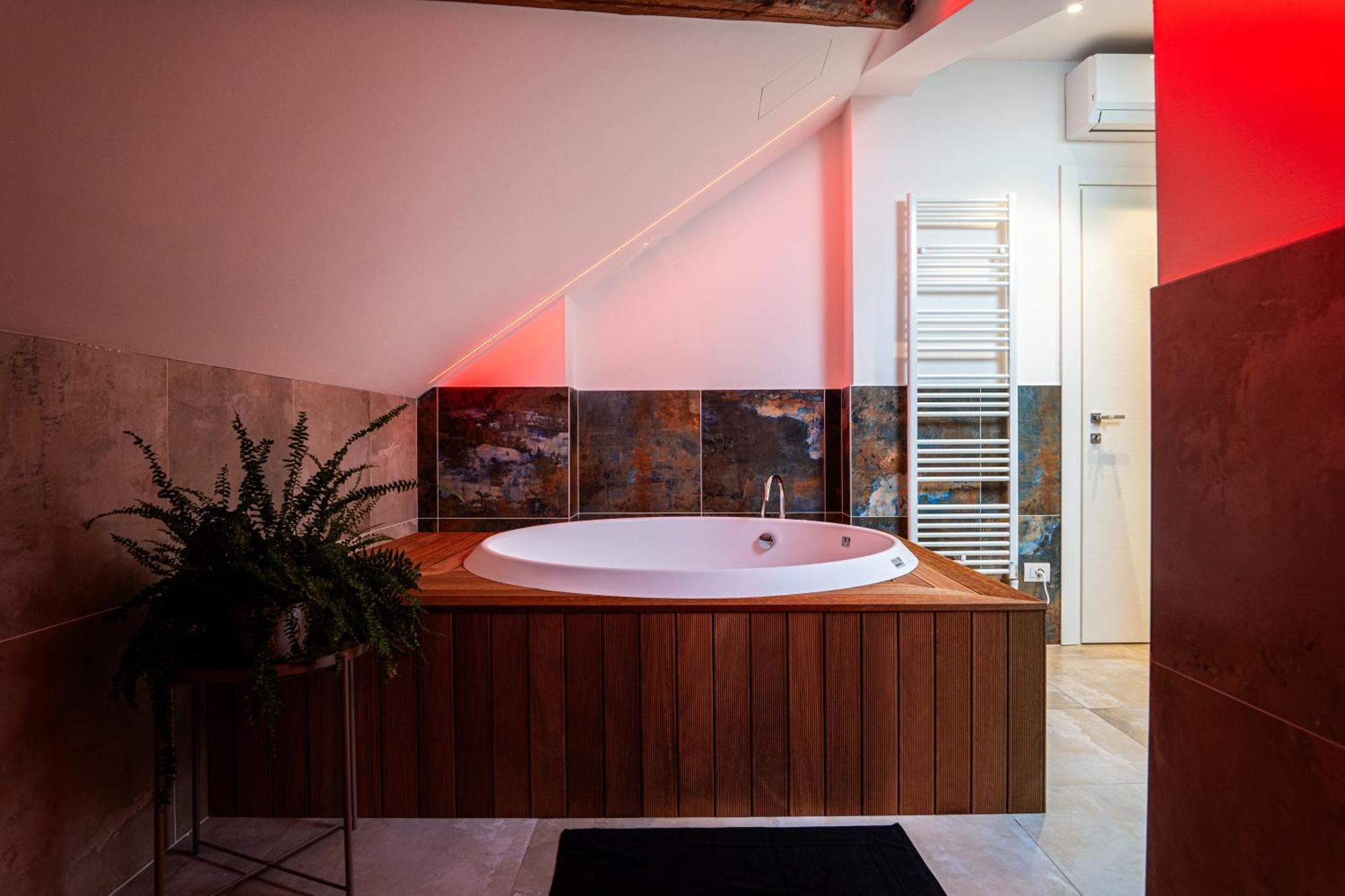 Queen Suite Spa Bath
