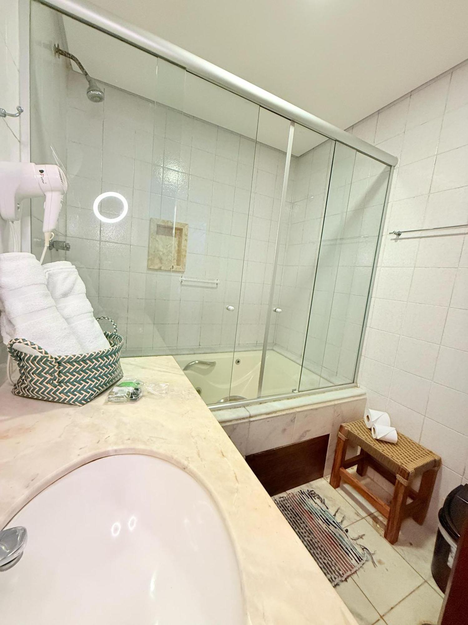 Deluxe Suite Spa Bath,1651310719:JPEG