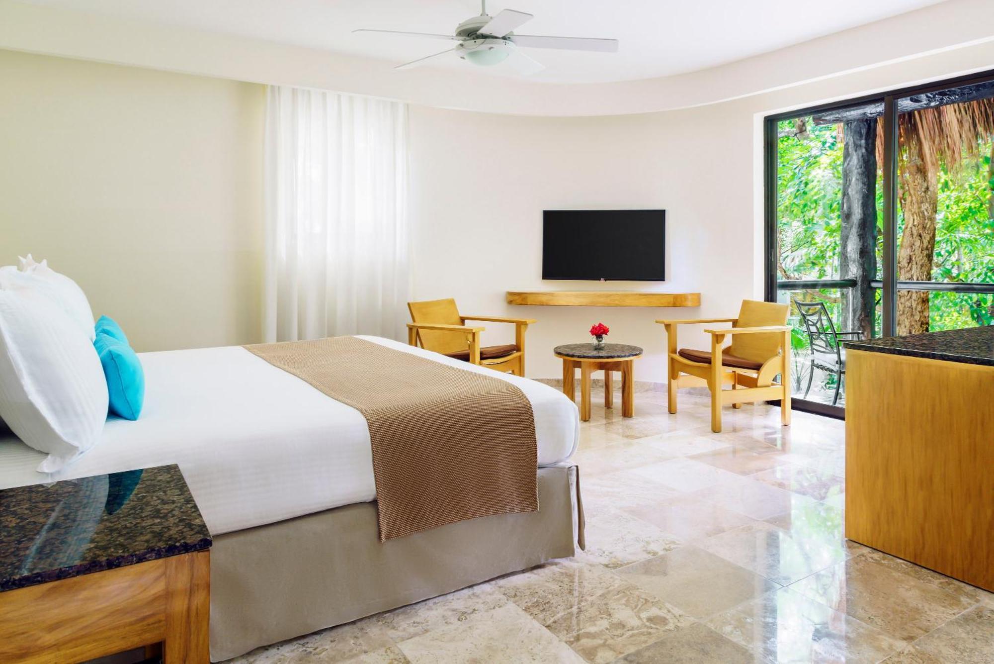 Superior Room 1 King Bed