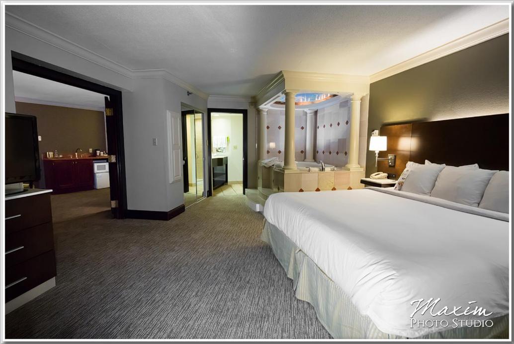 King Suite with Whirlpool - Non smoking,1651737223:JPEG