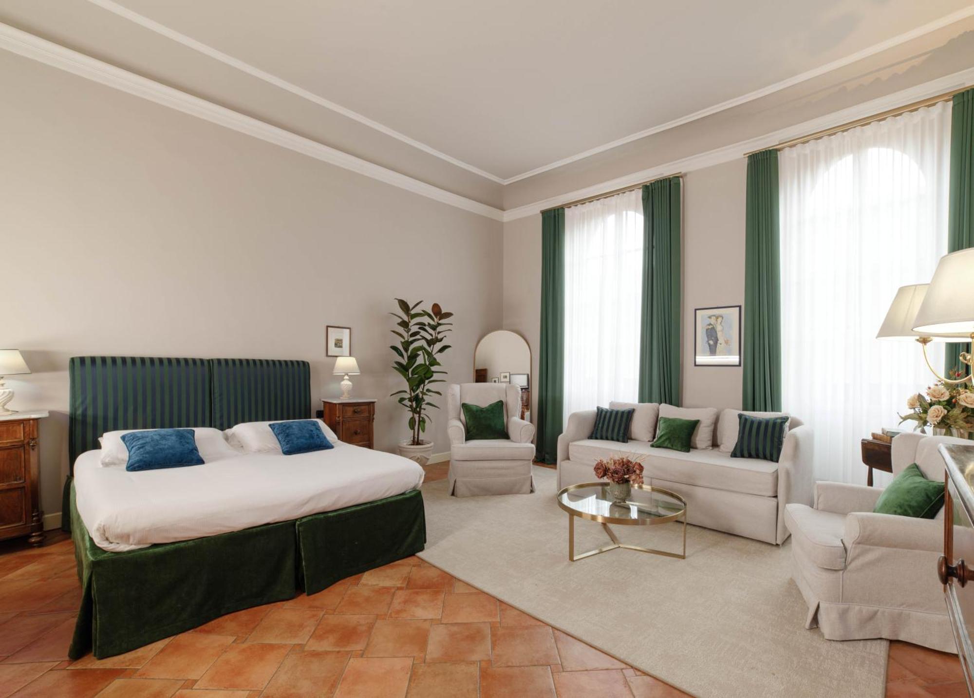 Deluxe Two-Bedroom Apartment