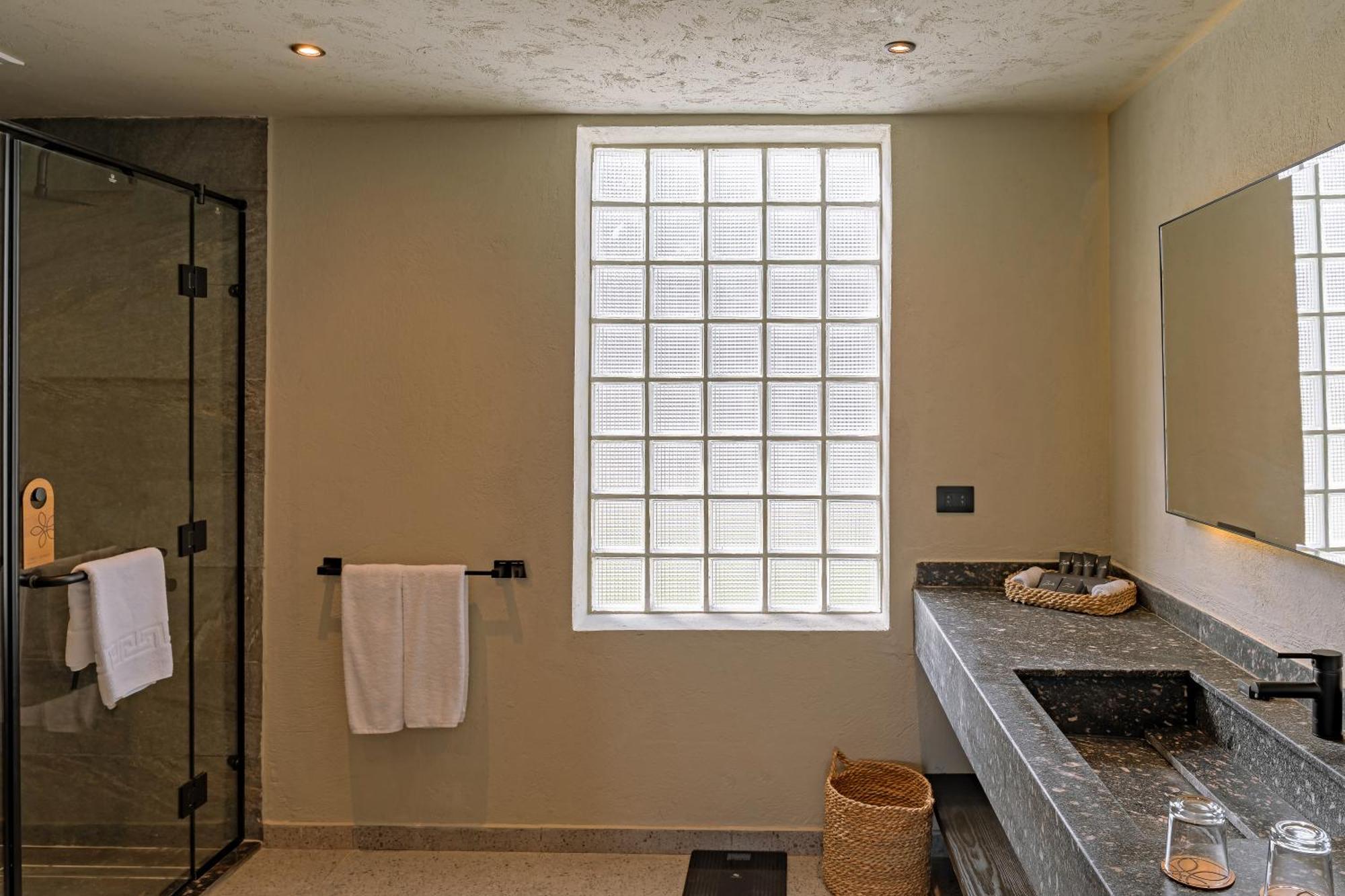 Swim-up Suite aan het strand met uitzicht op zee