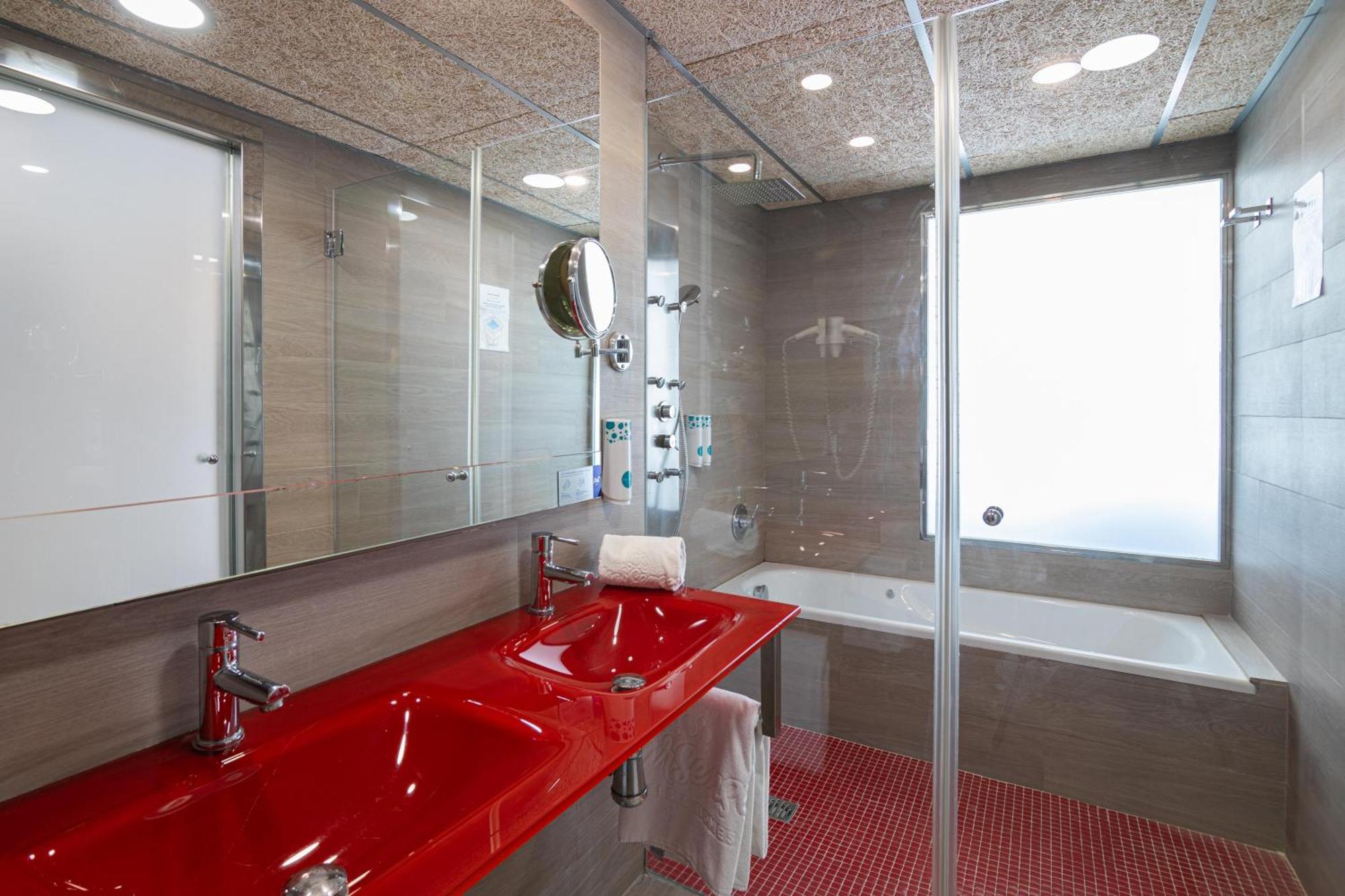 Suite Junior con vistas a la piscina