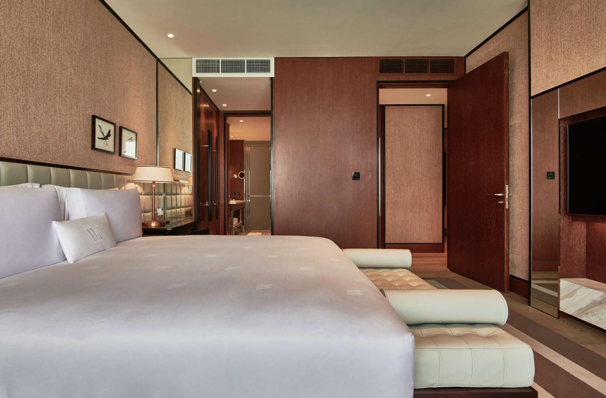 King Grand Deluxe Room DIFC Skyline View