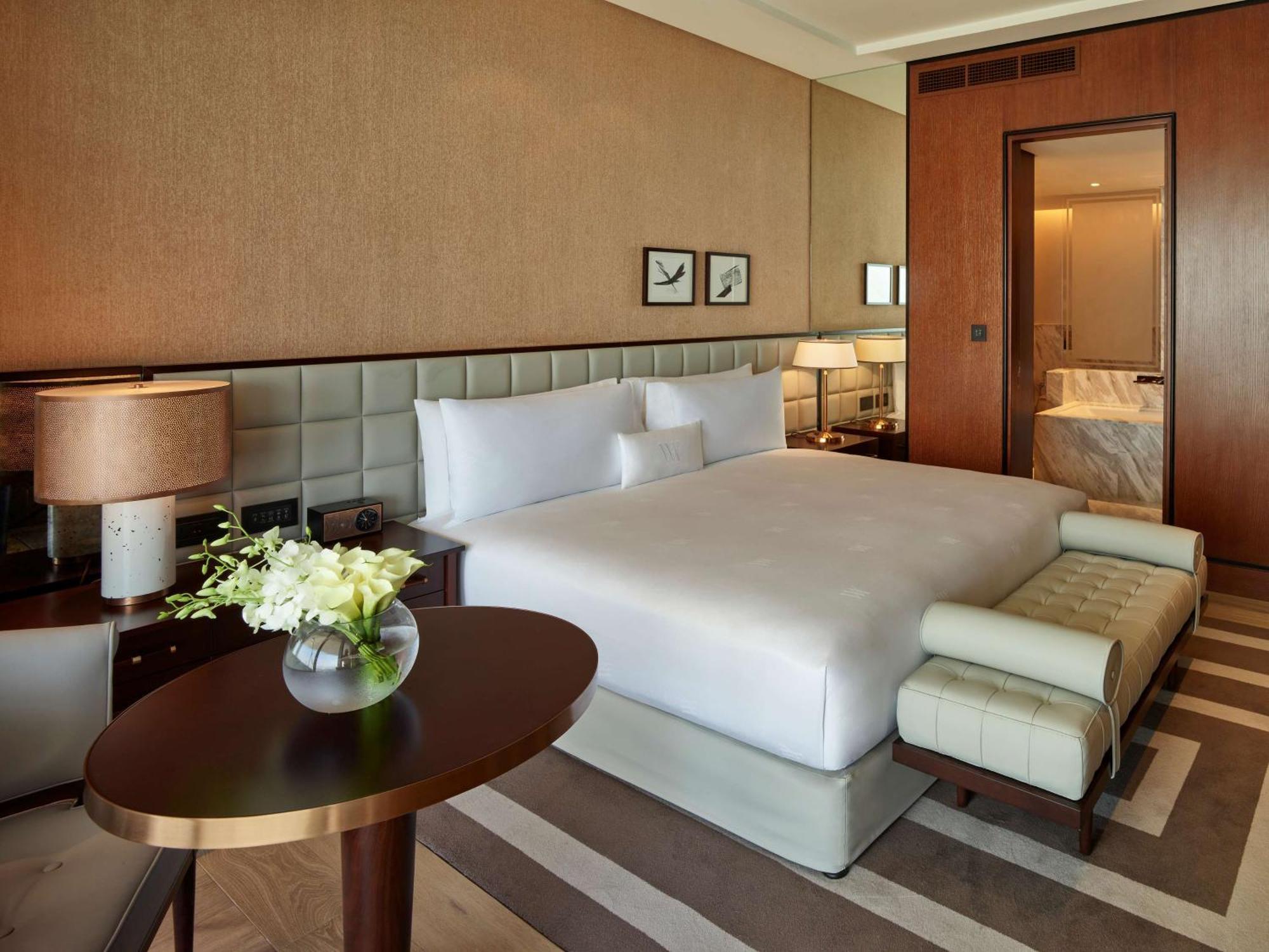 King Grand Deluxe Room DIFC Skyline View