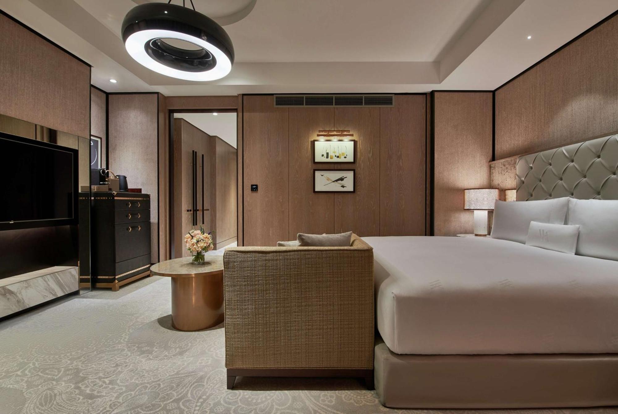 Deluxe King Room City View