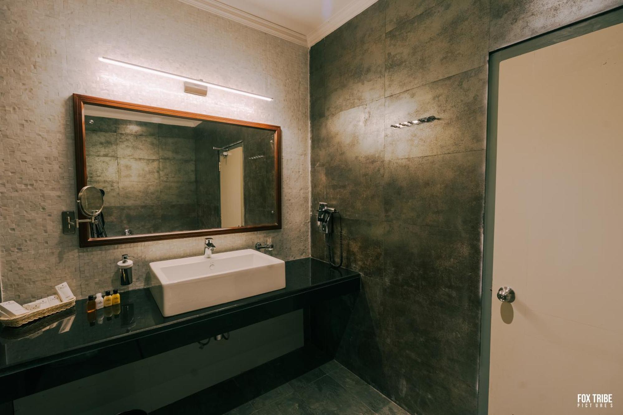 King Suite with Ocean View,1658168858:JPEG