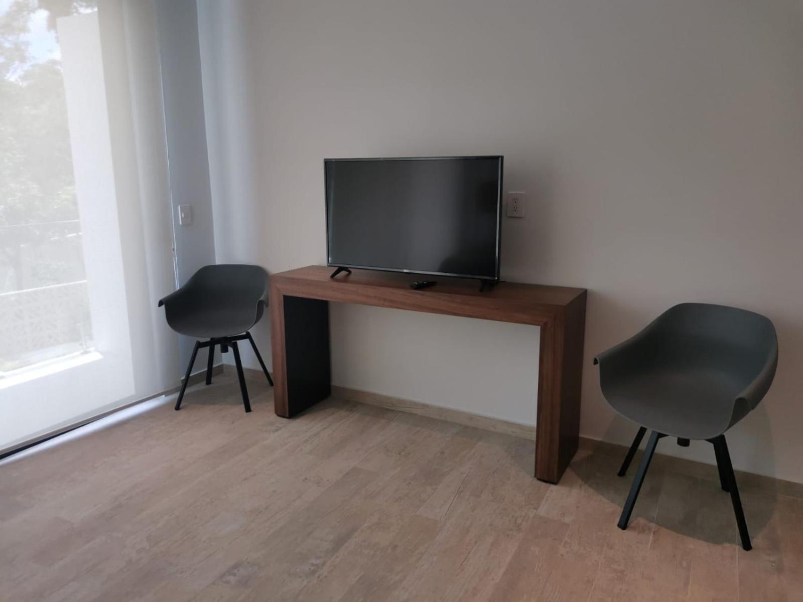 Deluxe King Studio