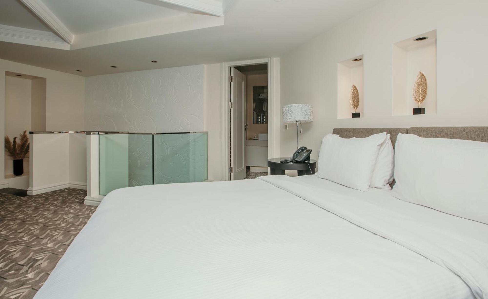 Duplex Superior Suite City View