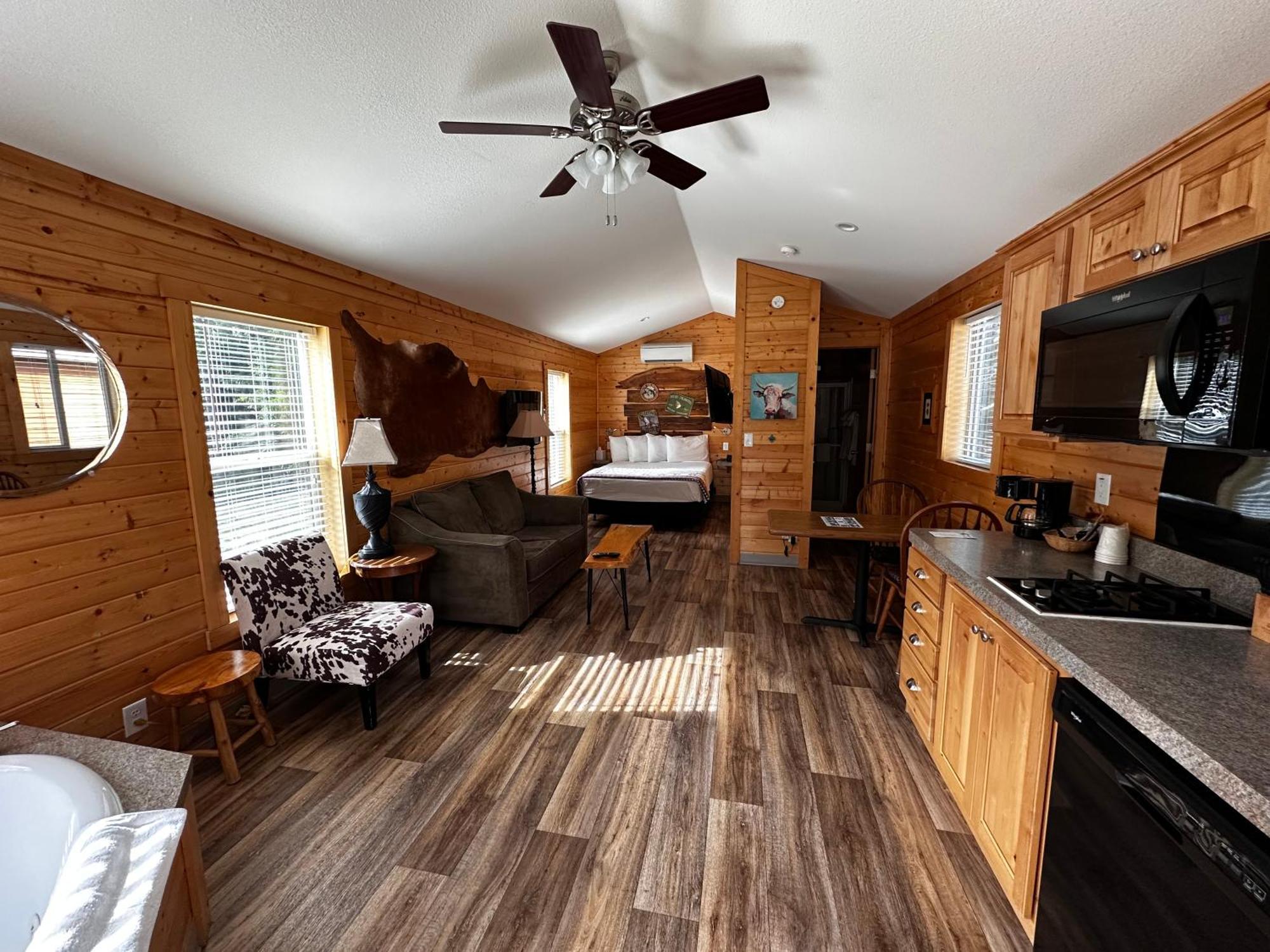 Couples Cabin with Jetted Tub,1659496751:JPEG