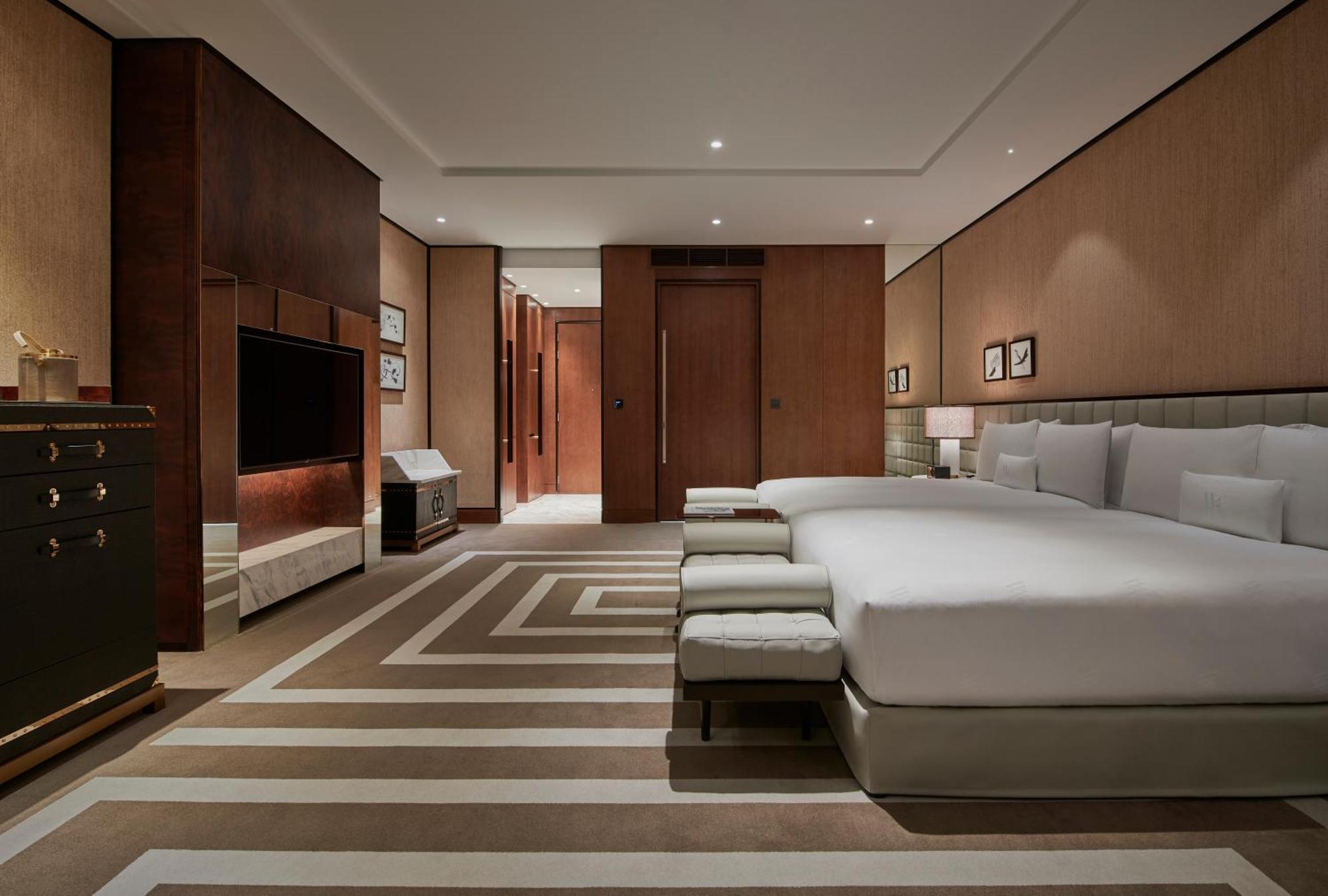Deluxe Queen Room Mobility Accessible