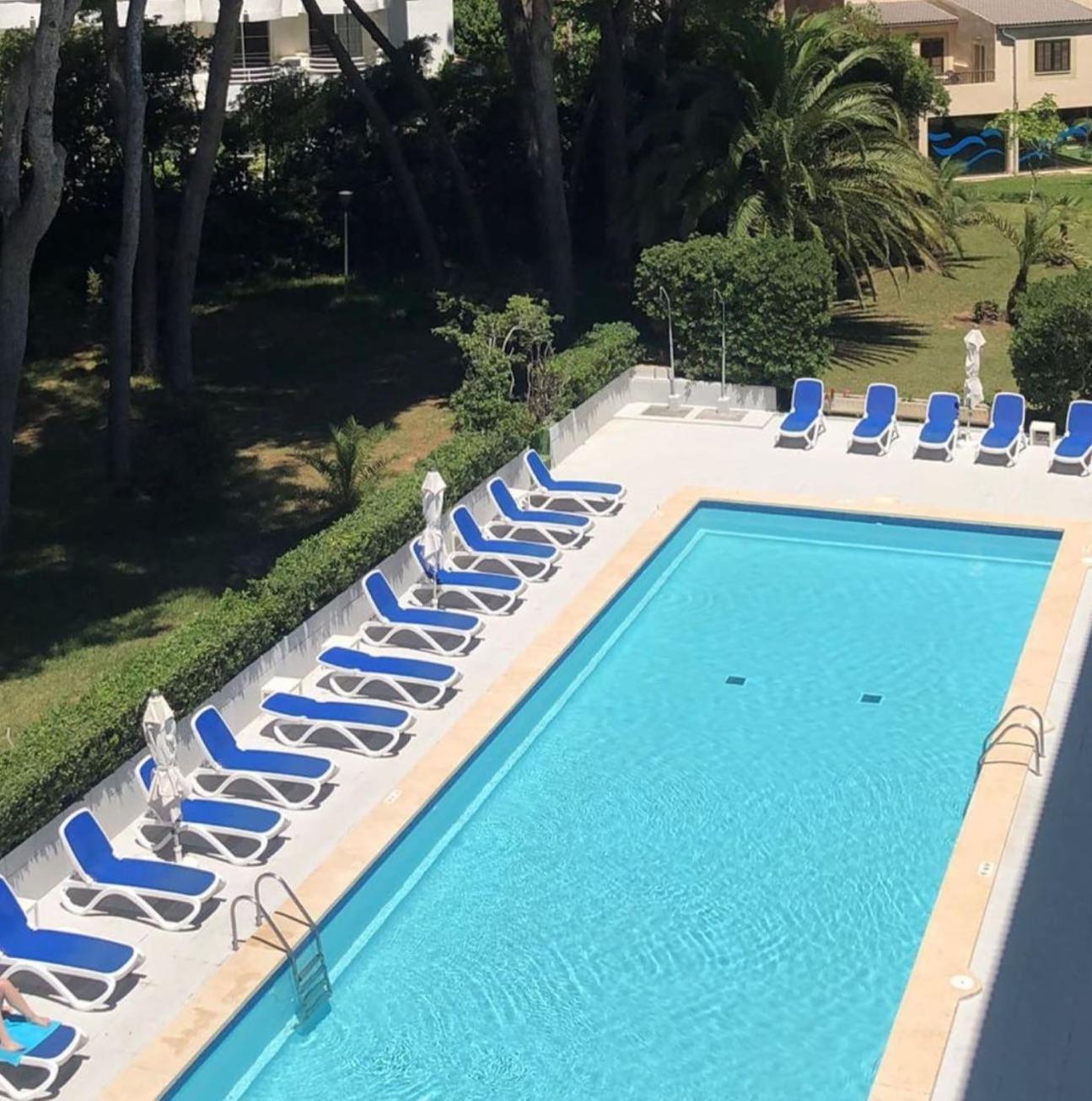 Superior Pool View