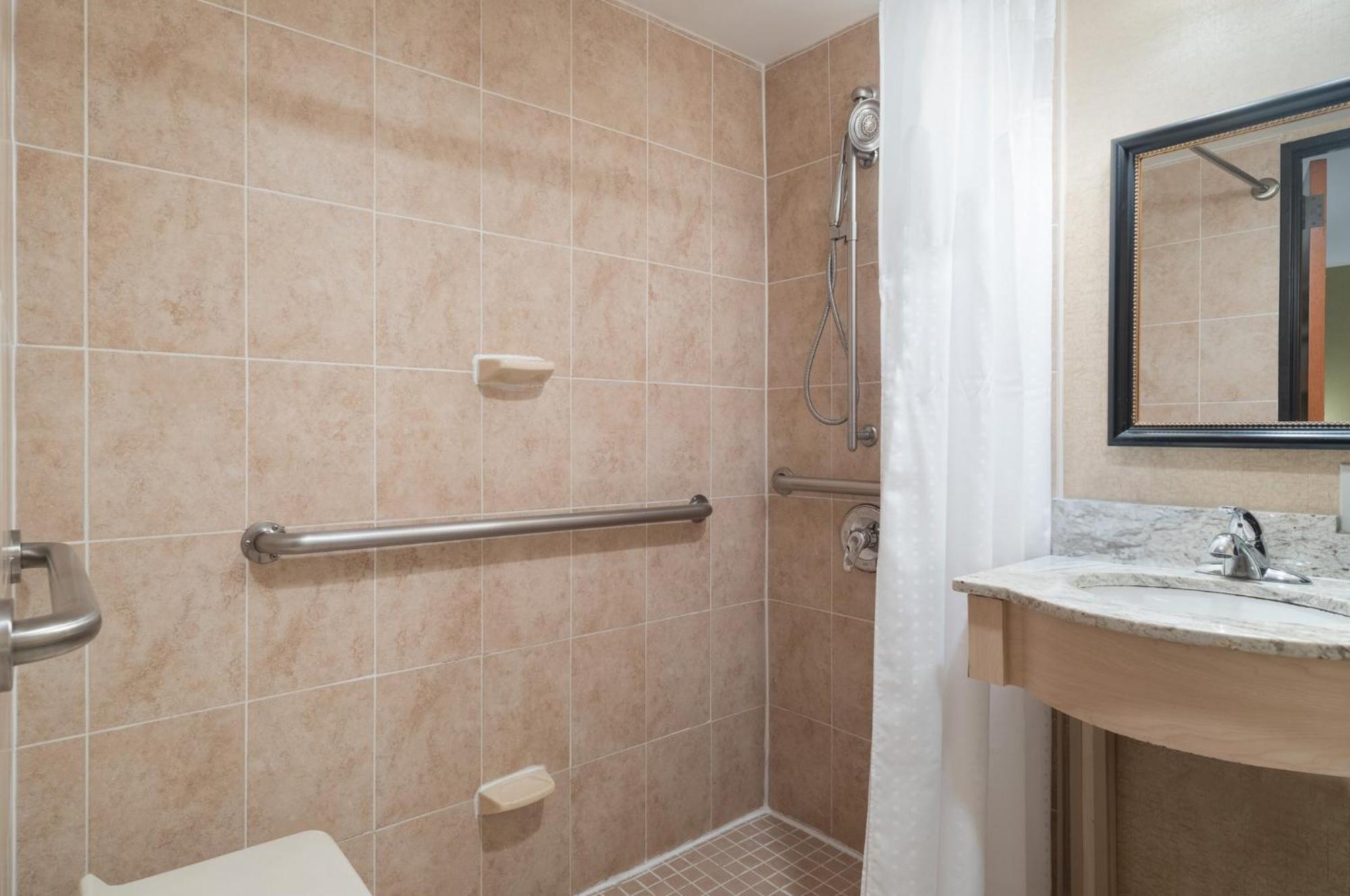 Standard King Room Walk Shower High Floor,1617461183:JPEG