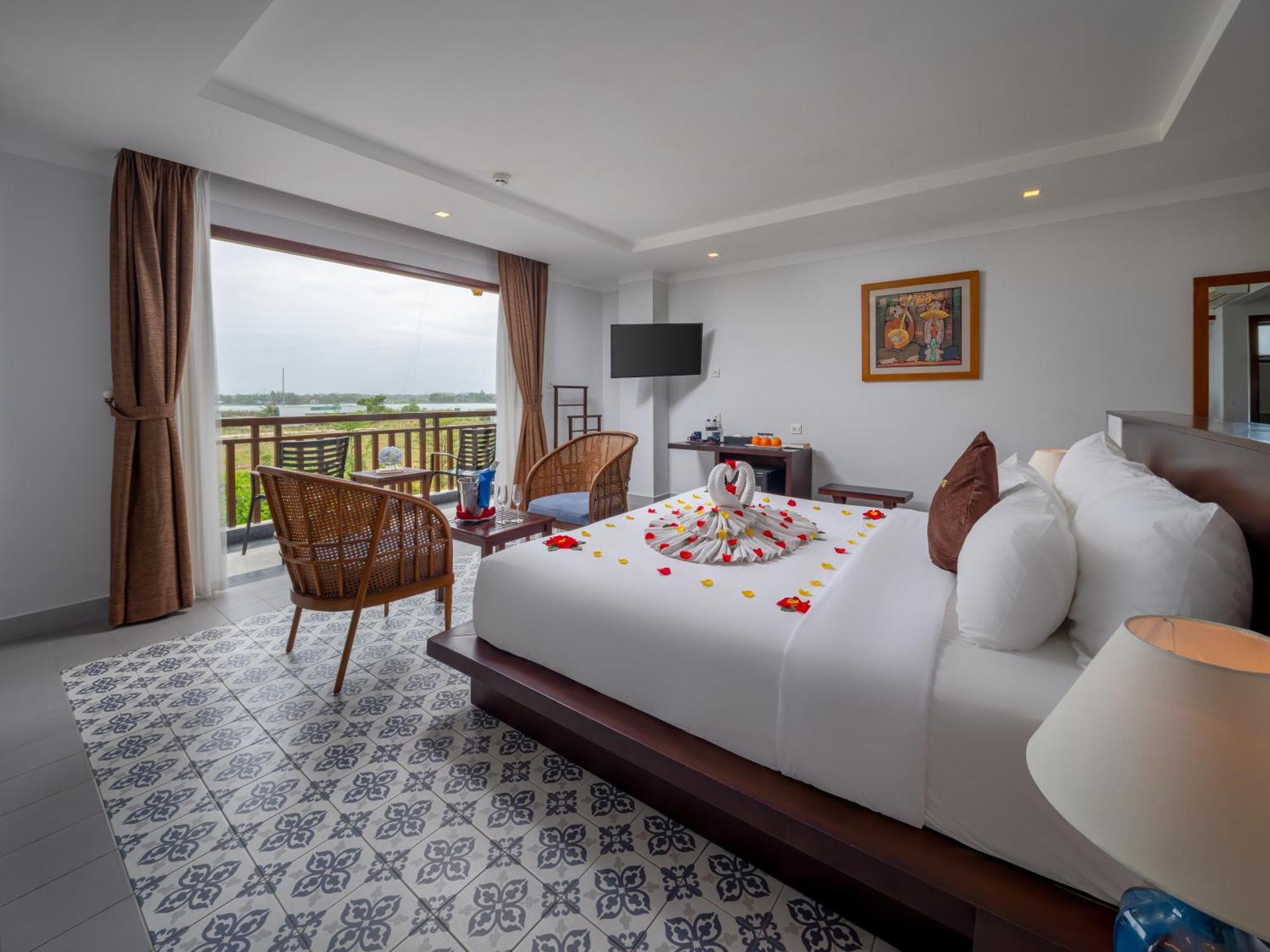 Honeymoon Junior Suite Balcony River View